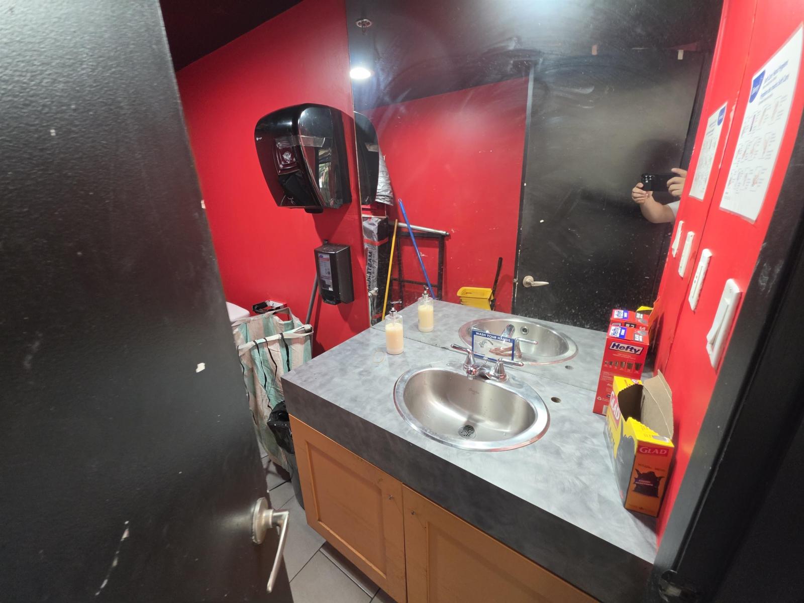 1691 Confidential Property Photo 28