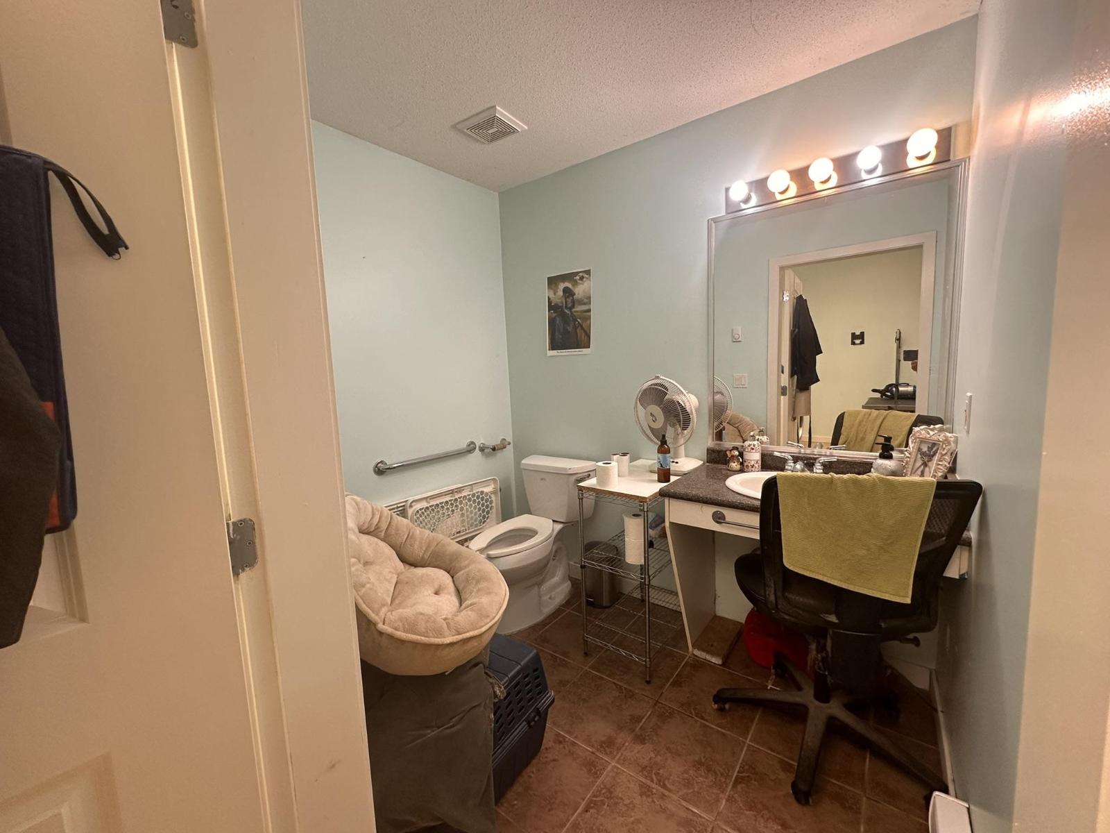 2 5723 176 Street Property Photo 10