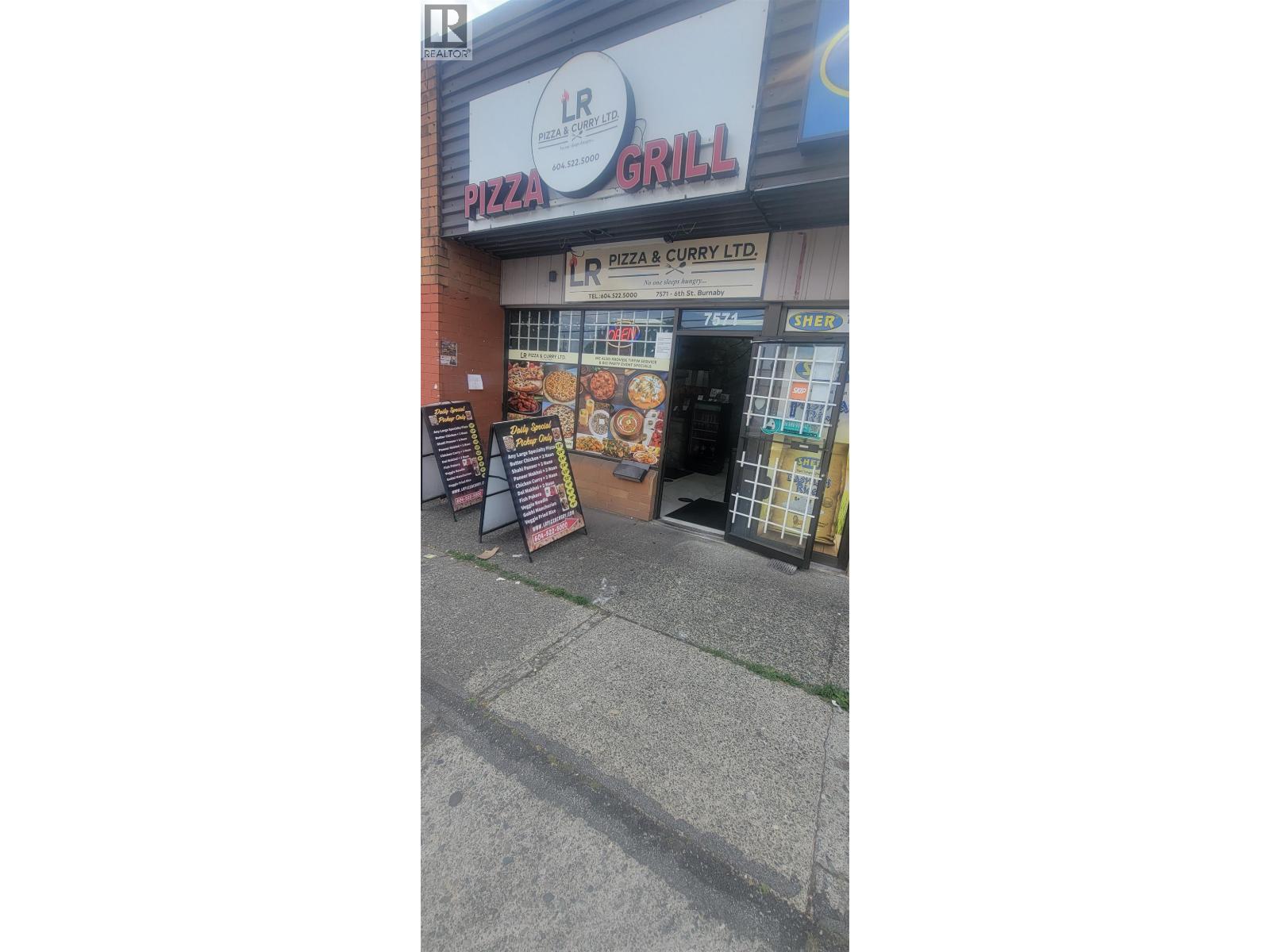 7571 6 Street Property Photo 1