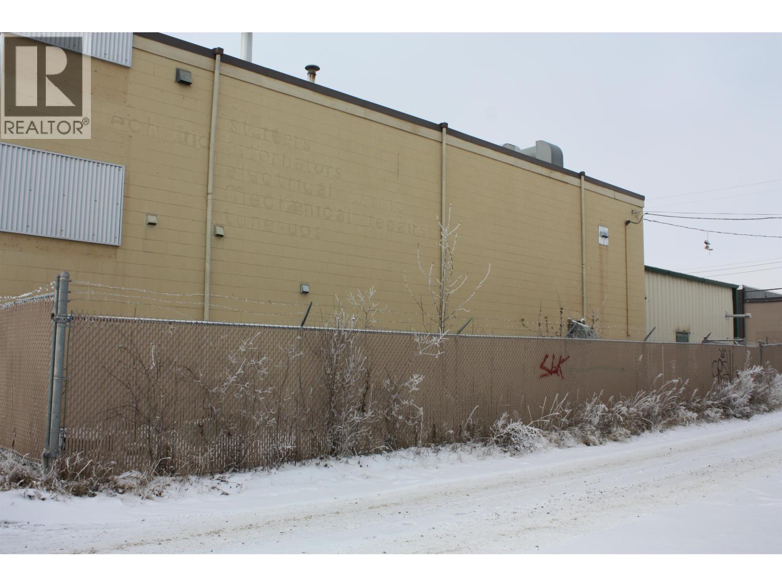 10004 94 Avenue Property Photo 2