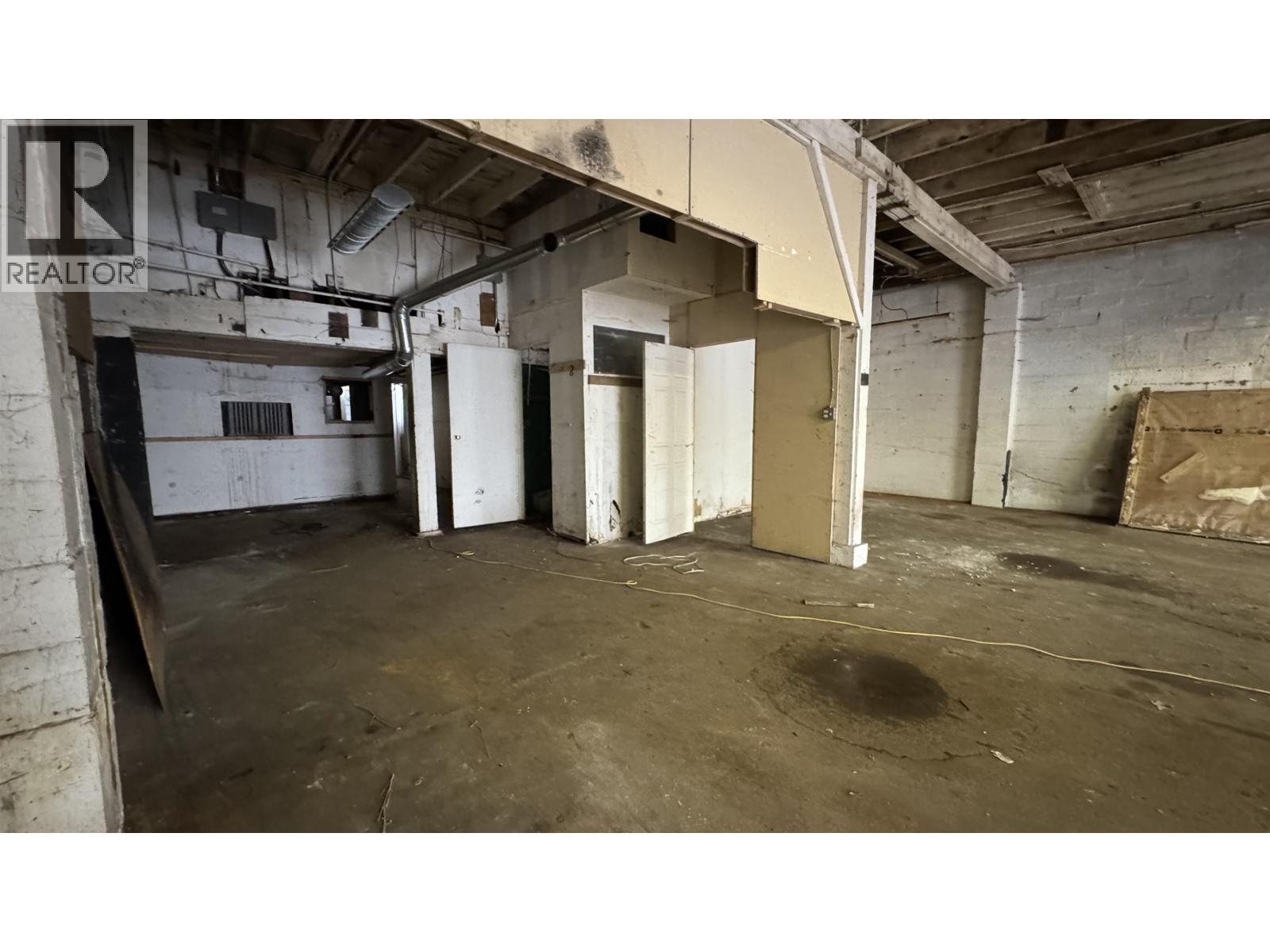 2 2115 Kingsway Property Photo 5