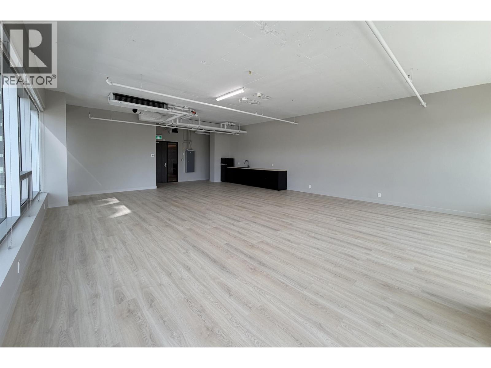 540 5599 No 3 Road Property Photo 3