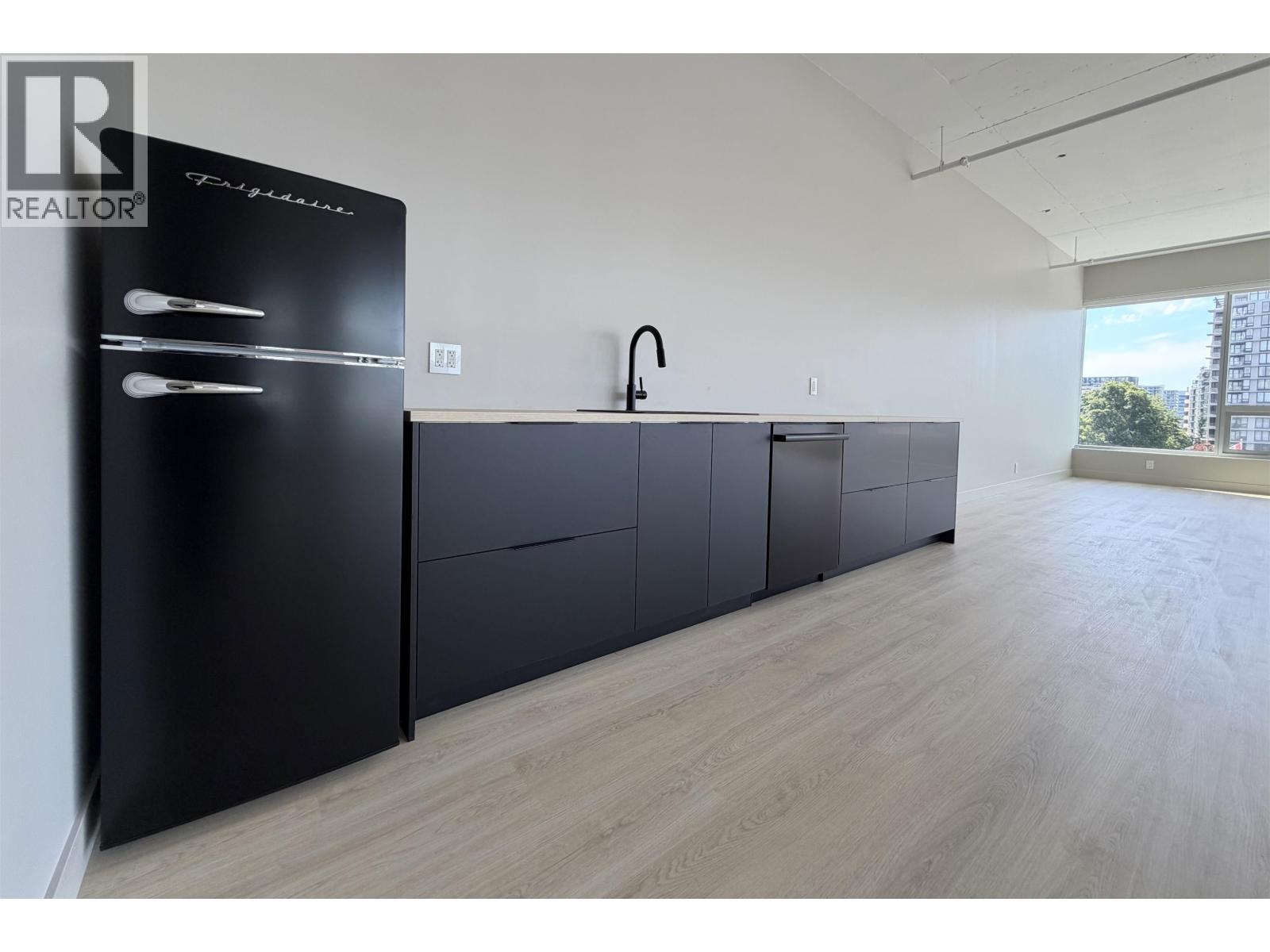 540 5599 No 3 Road Property Photo 4