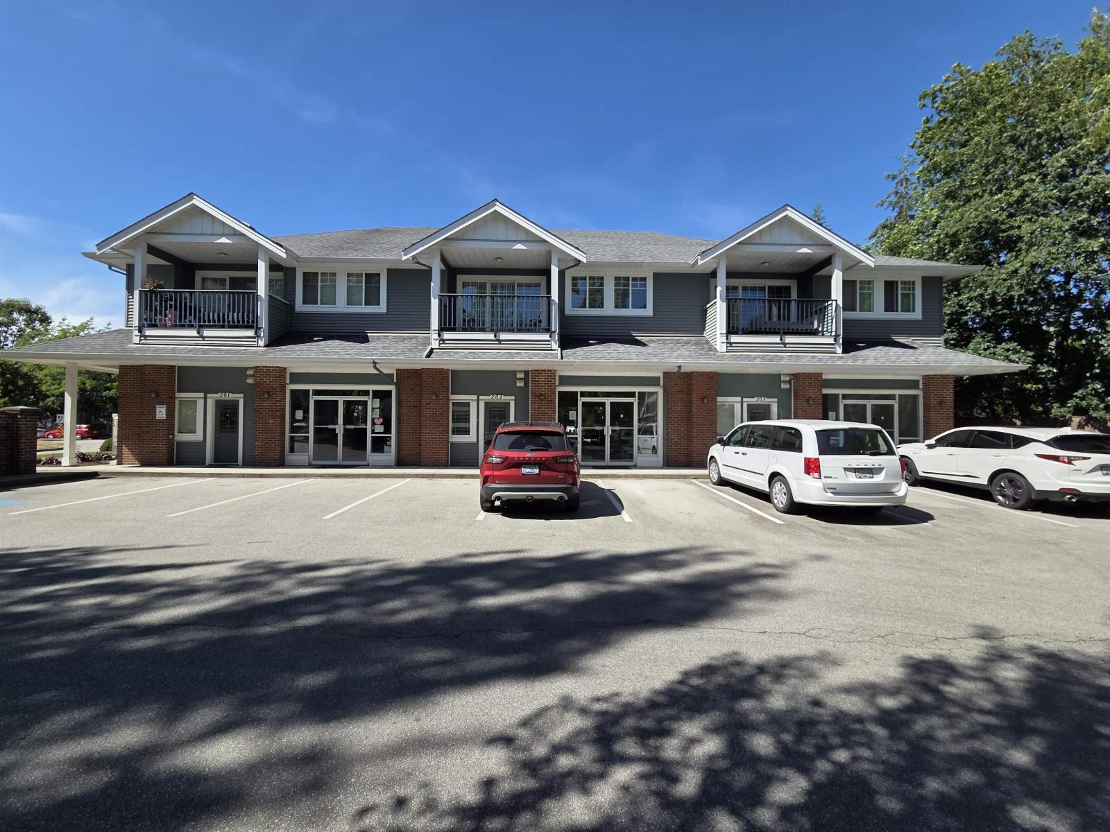 101 16718 60 Avenue Photo de la propriété 1