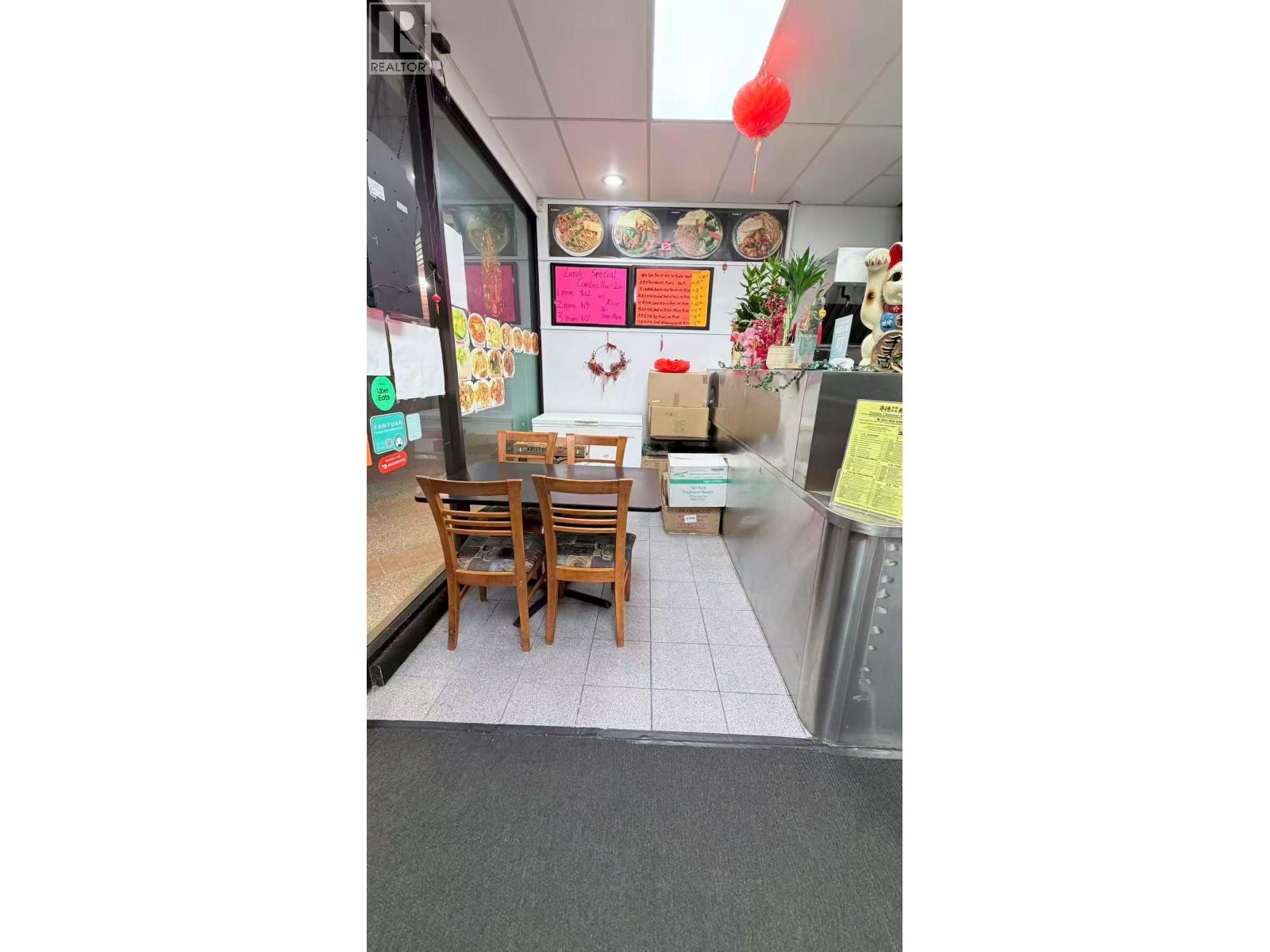 917 Davie Street Property Photo 3