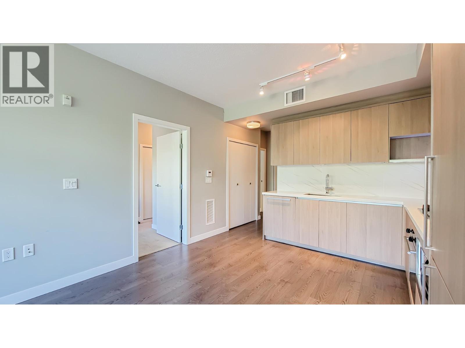 9333-9388 Tomicki Ave & Odlin Road Property Photo 10