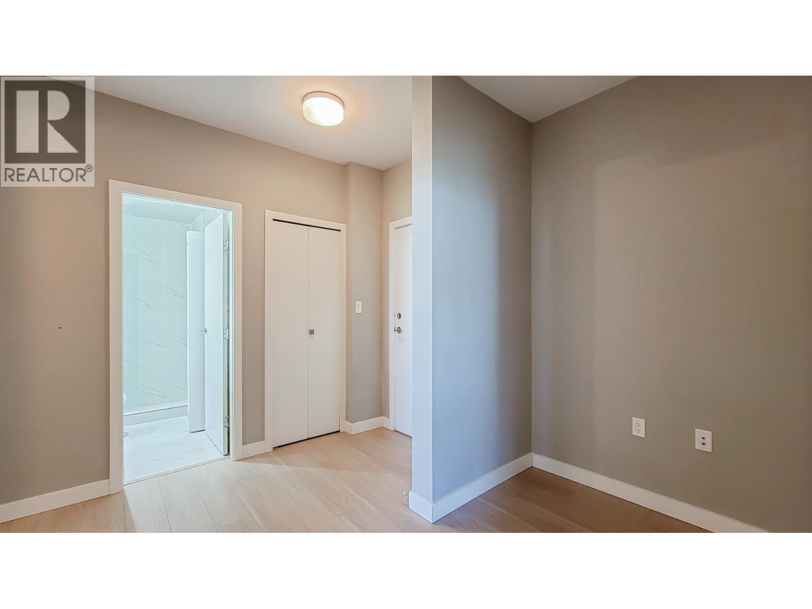 9333-9388 Tomicki Ave & Odlin Road Property Photo 28