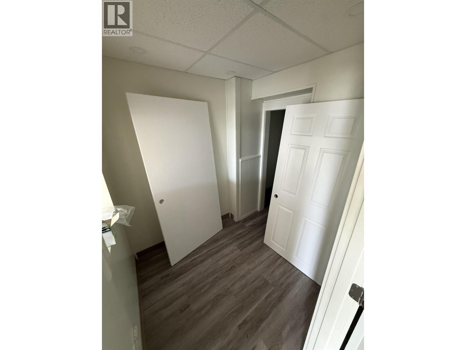 10108 100 Street Property Photo 6