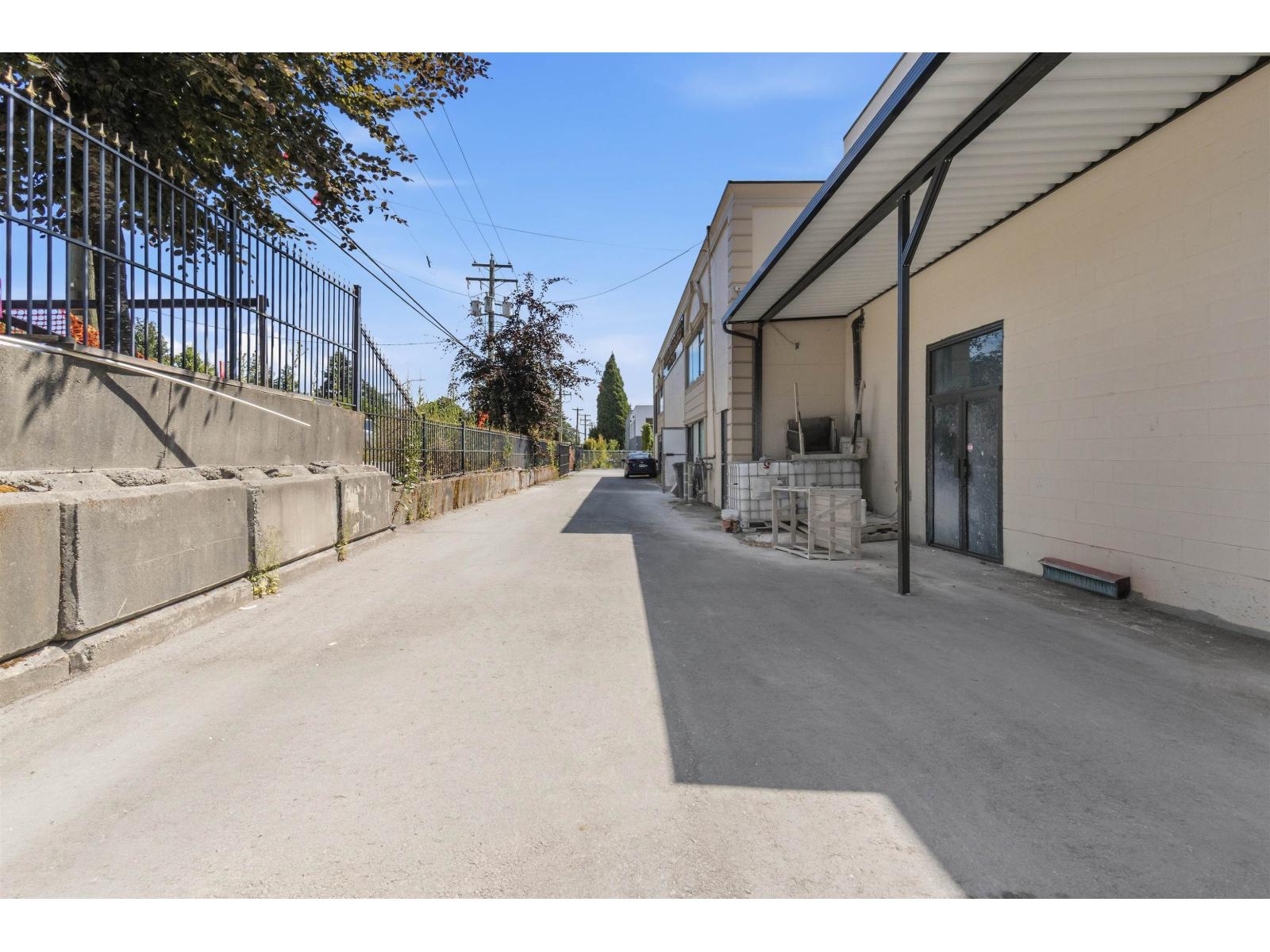 12050 90 Avenue Property Photo 8