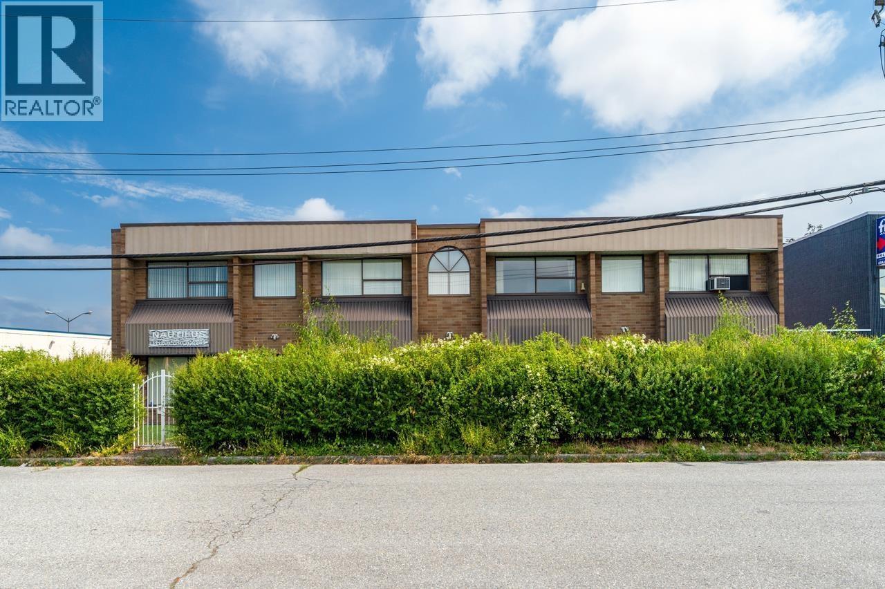 6866 & 6868 Russell Avenue Property Photo 3