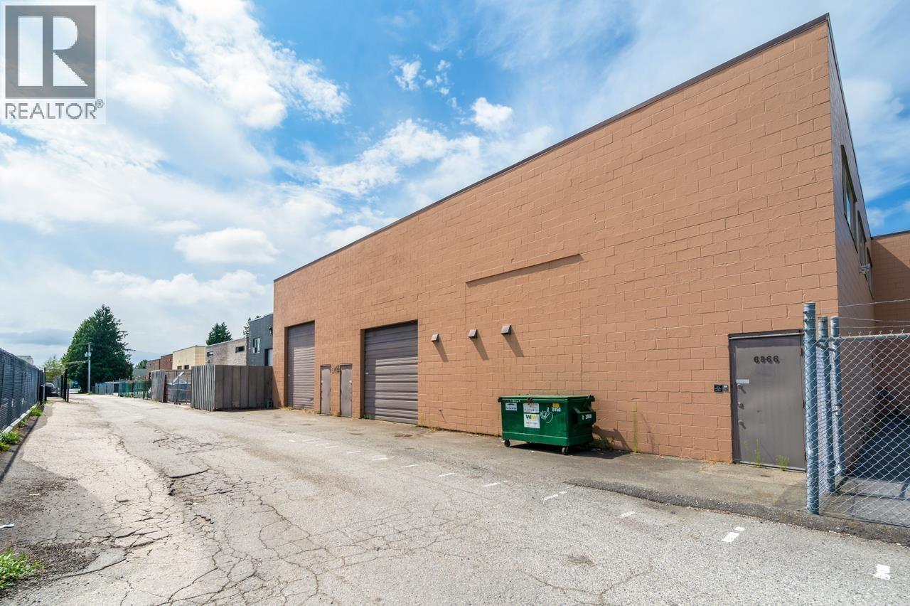 6866 & 6868 Russell Avenue Property Photo 4