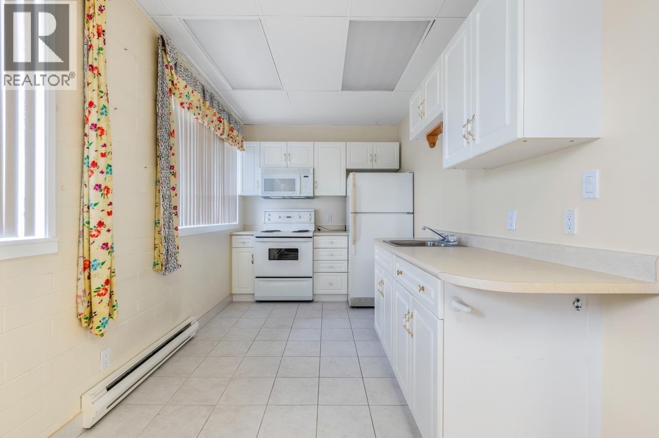 6866 & 6868 Russell Avenue Property Photo 10