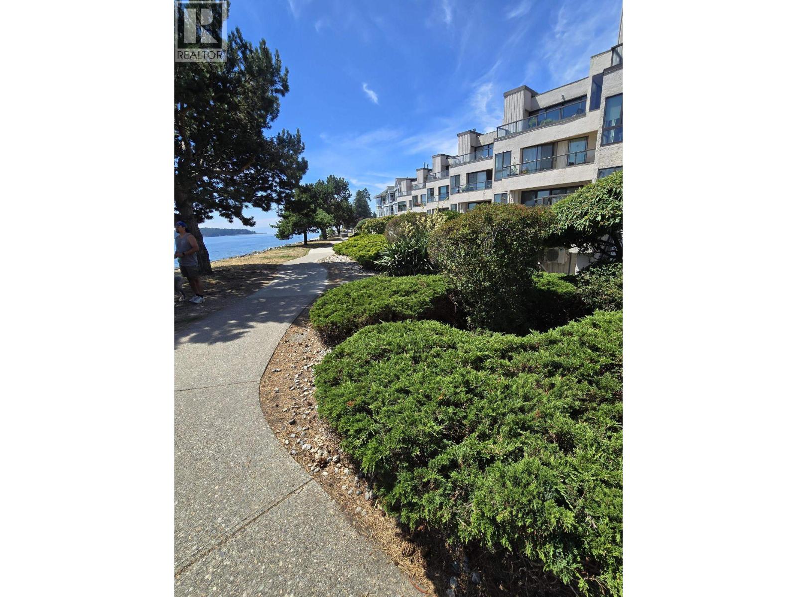 5 5477 Wharf Avenue Property Photo 2