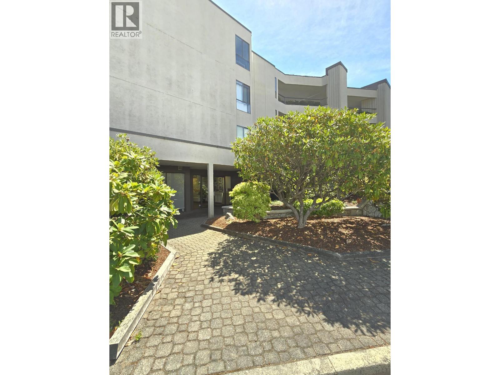 5 5477 Wharf Avenue Property Photo 4