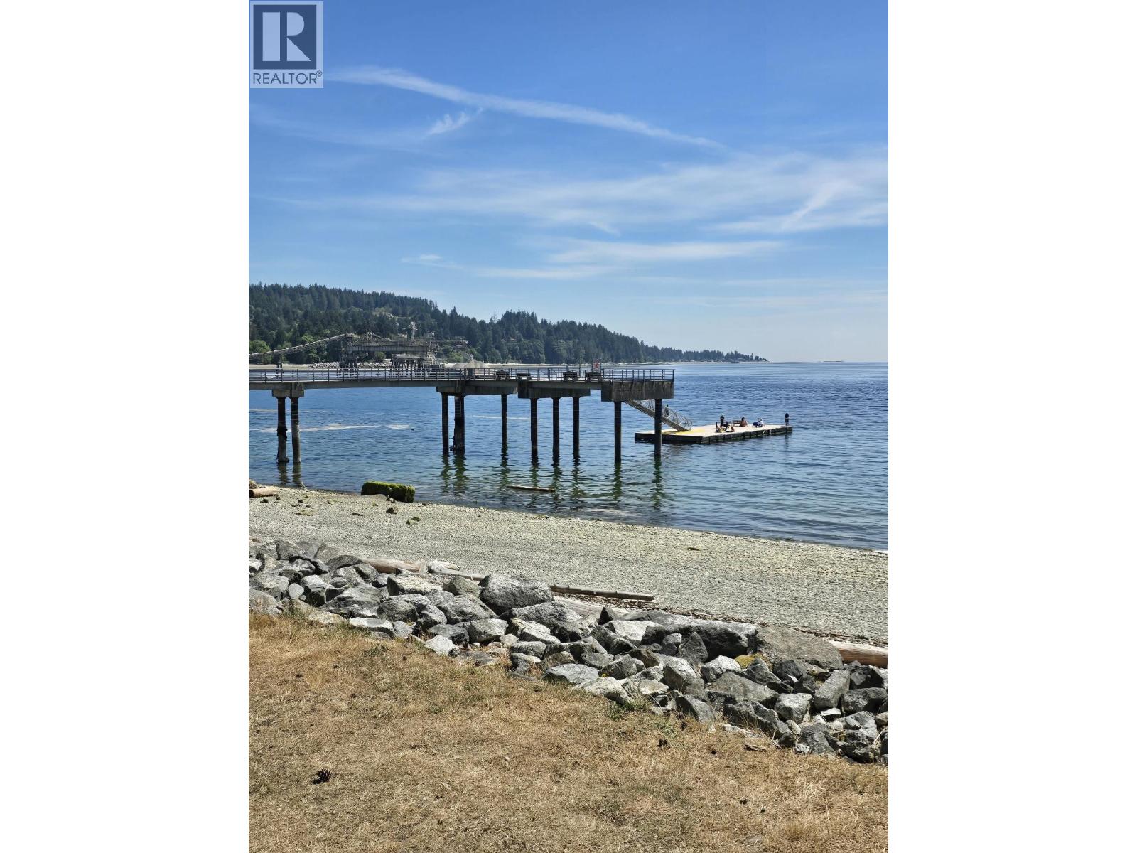 5 5477 Wharf Avenue Property Photo 6