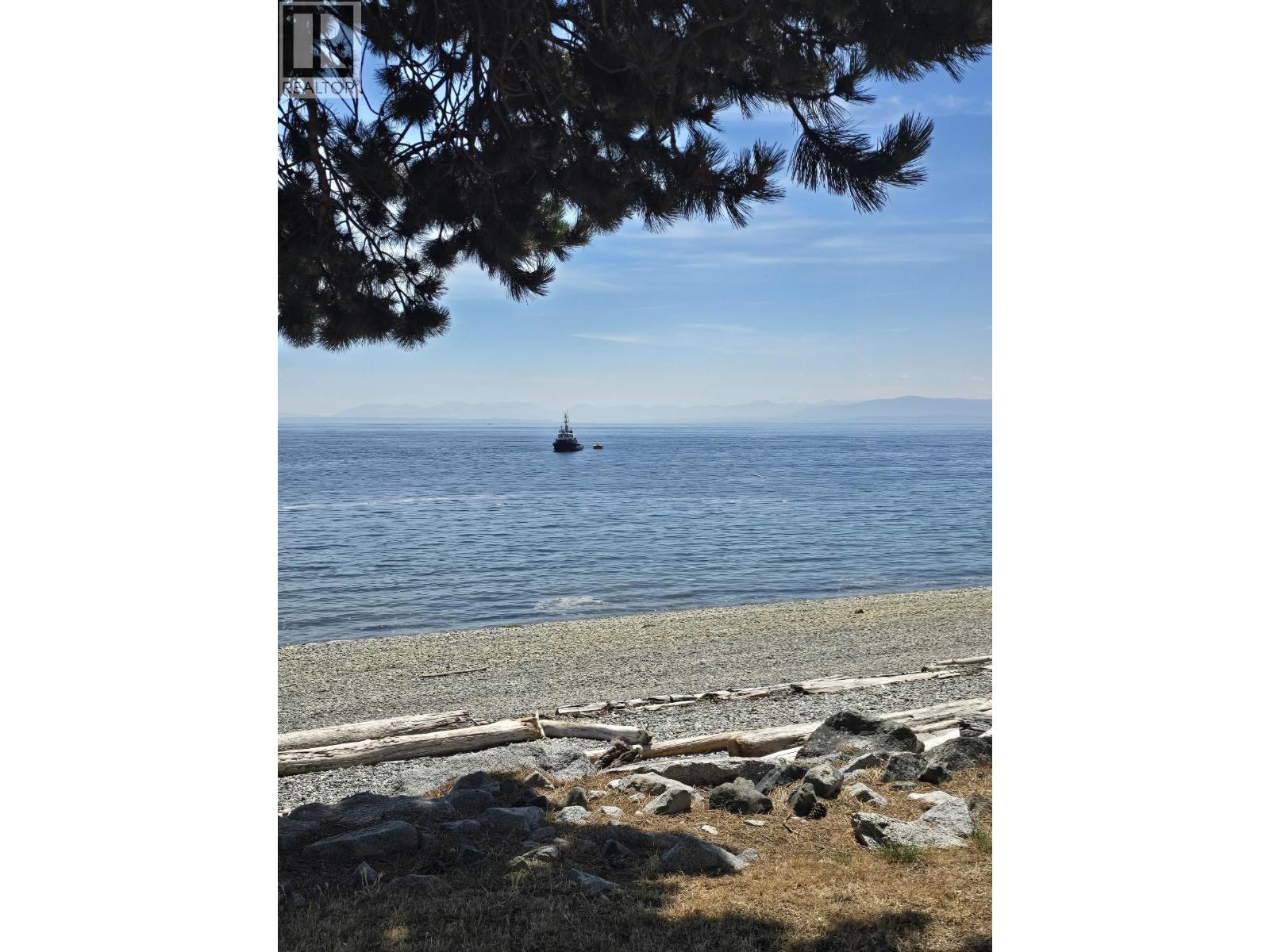 5 5477 Wharf Avenue Property Photo 7