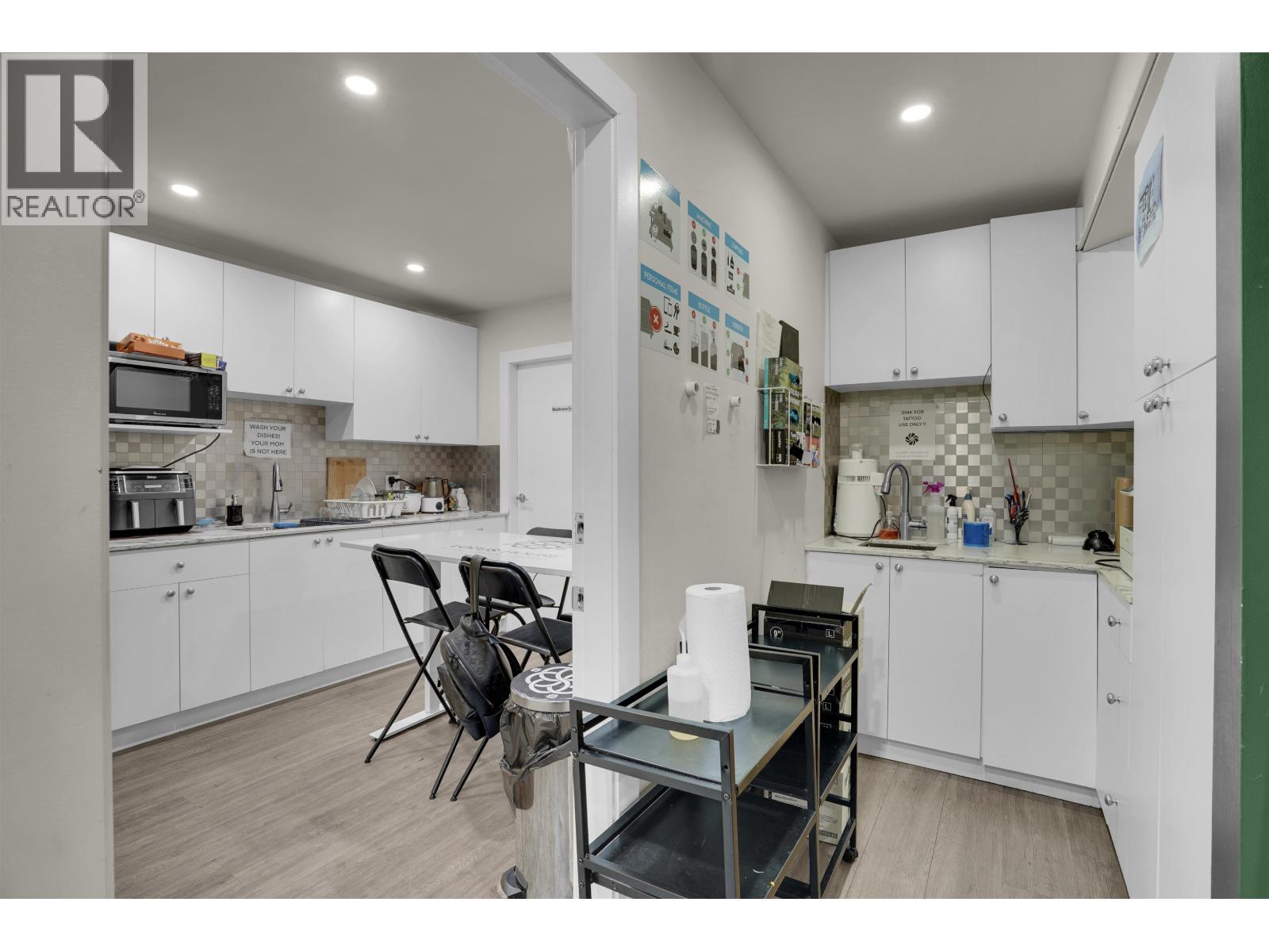 1124 Commercial Drive Property Photo 11