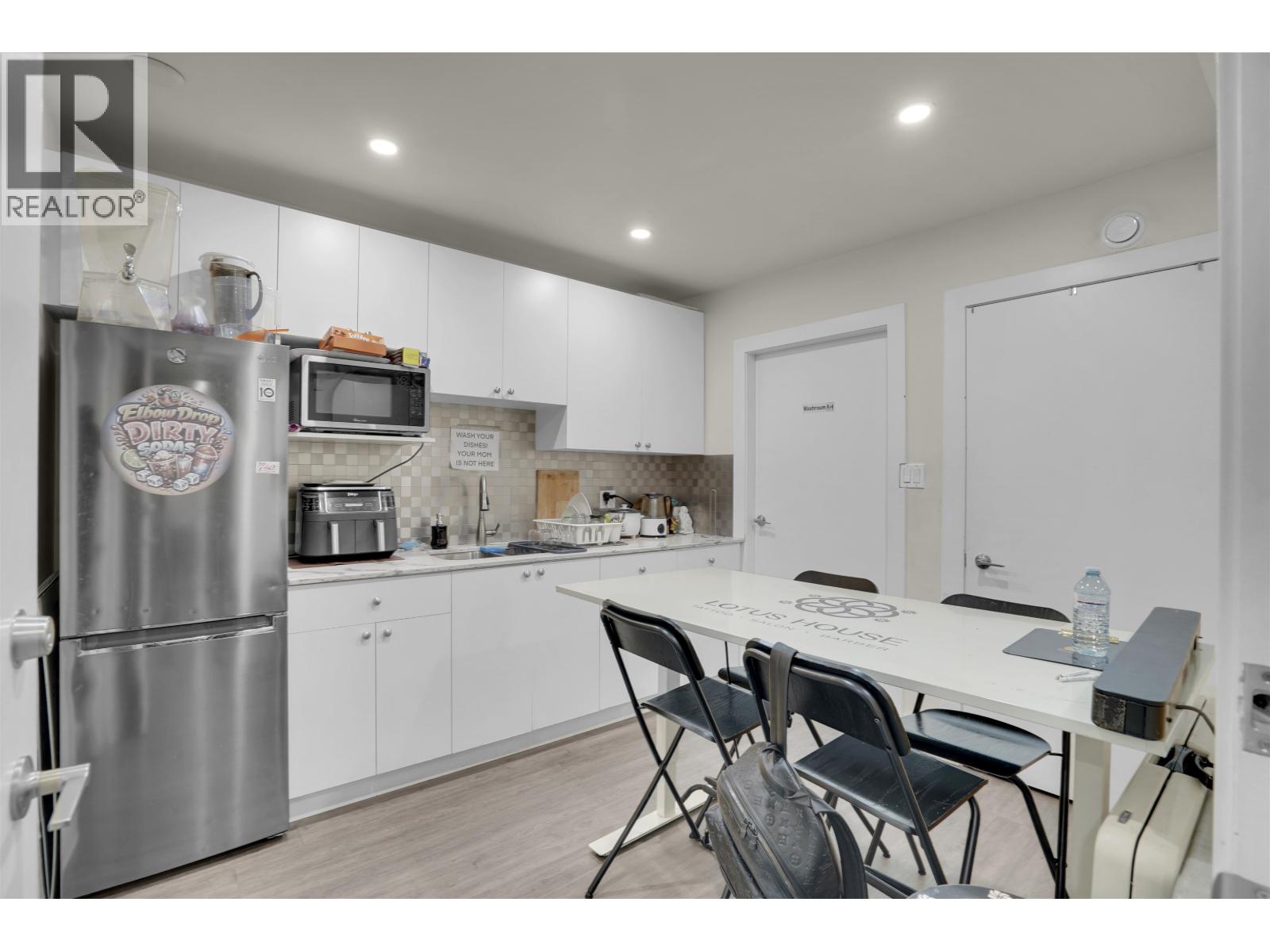 1124 Commercial Drive Property Photo 12