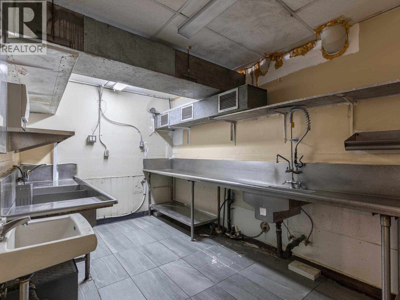 518 Hornby Street Property Photo 14