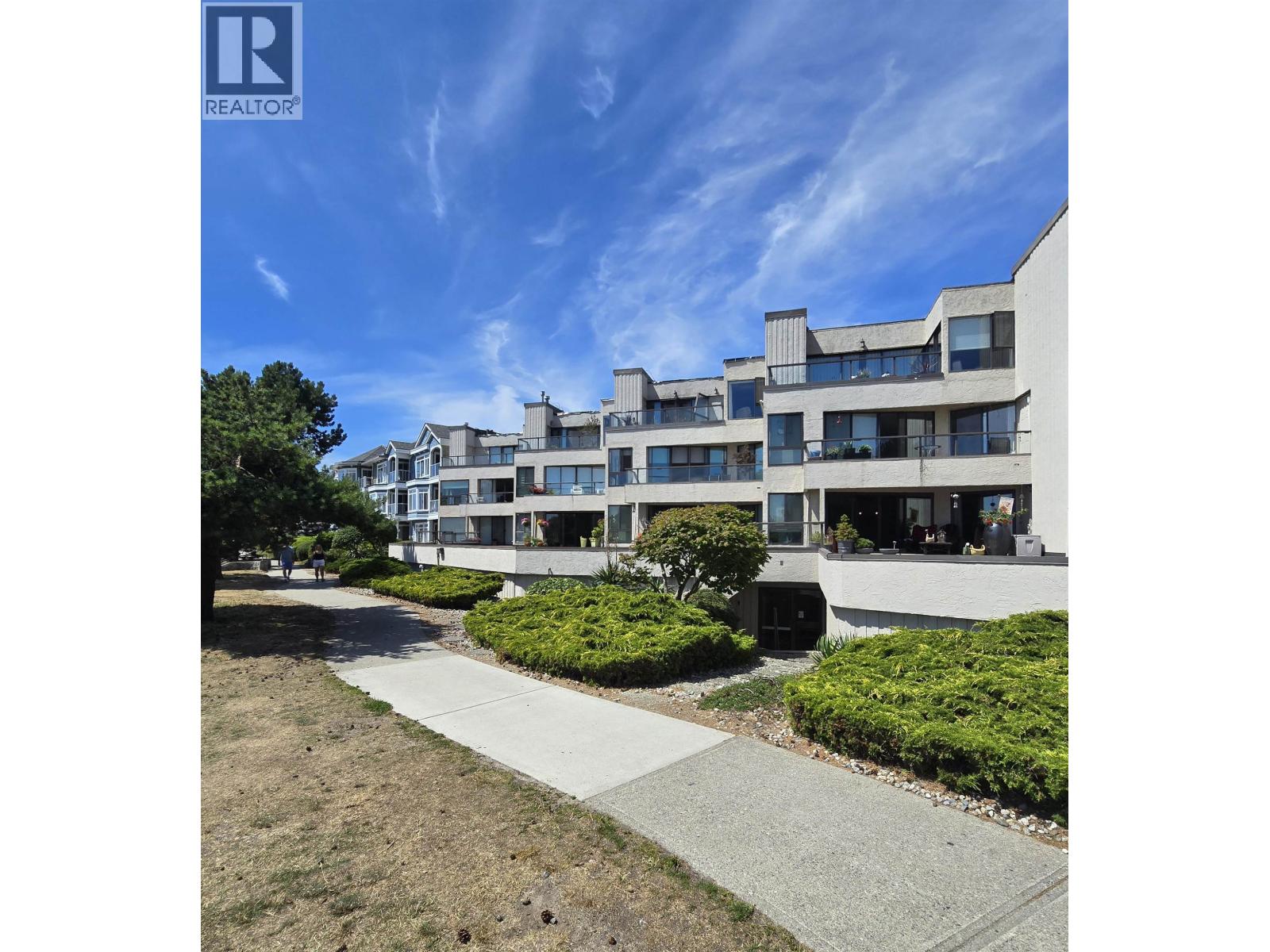 5 5477 Wharf Avenue Photo de la propriété 1