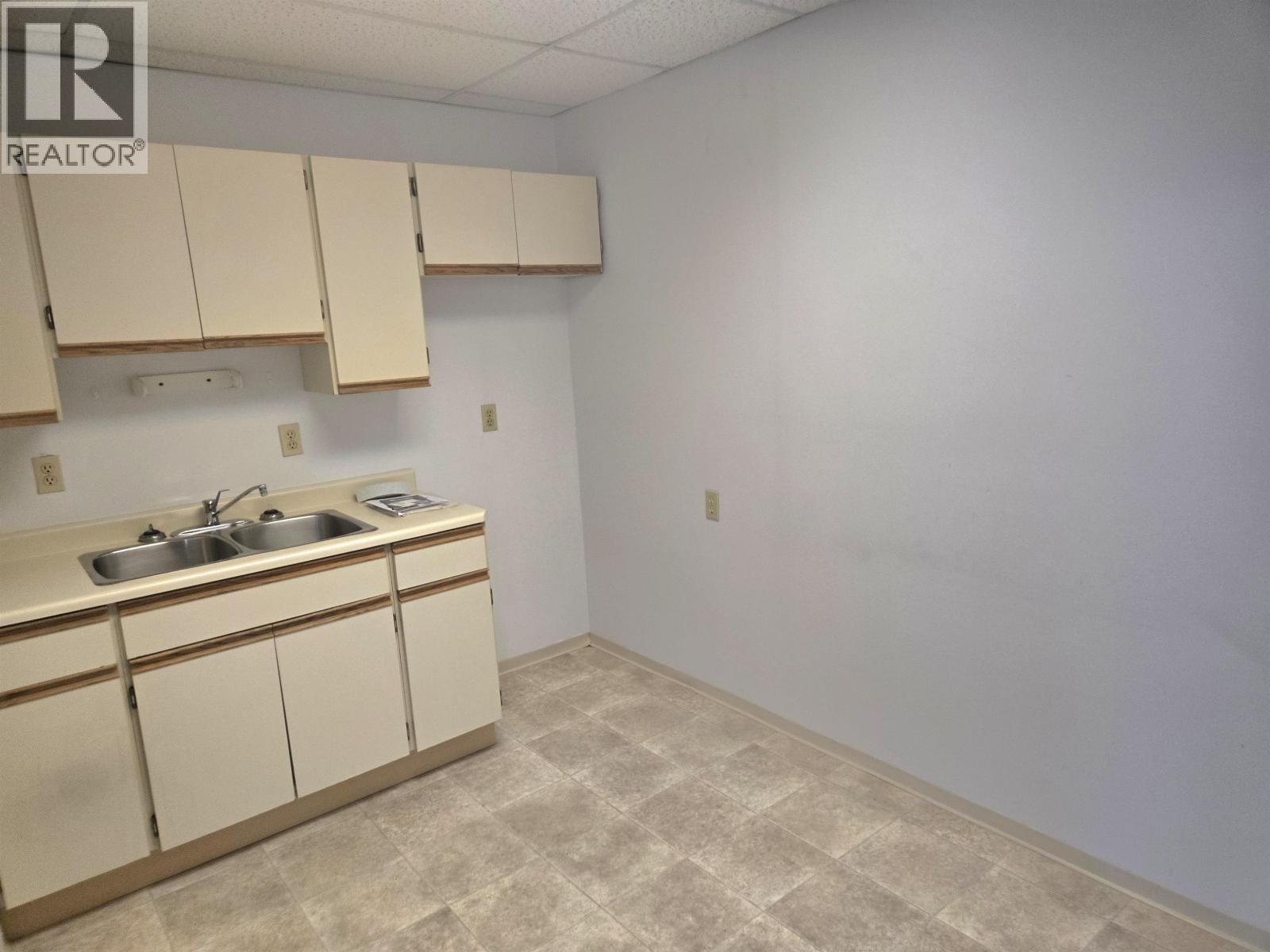 212 2922 Glen Drive Property Photo 20