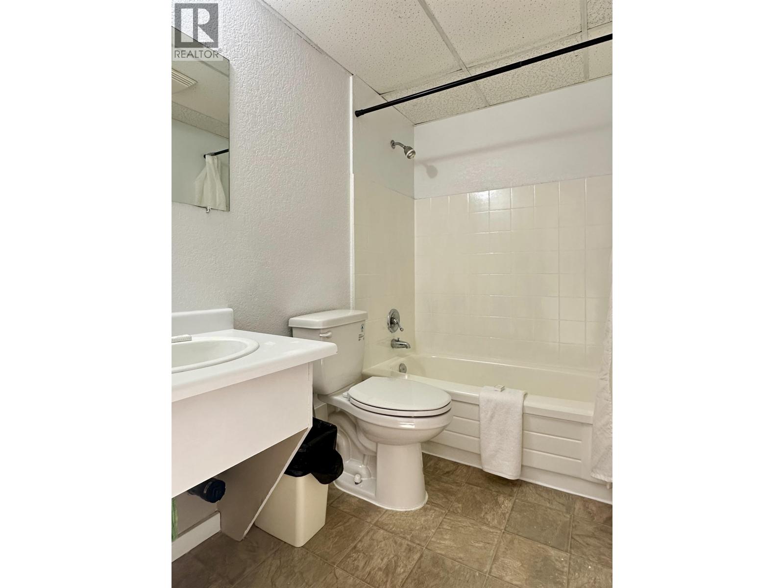 5036 W 51 Avenue Property Photo 12