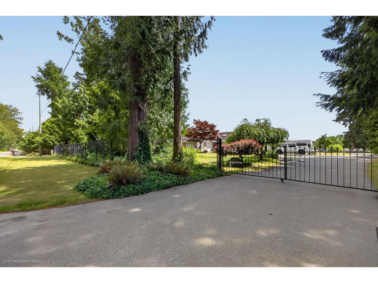 18998 20 Avenue Property Photo 9