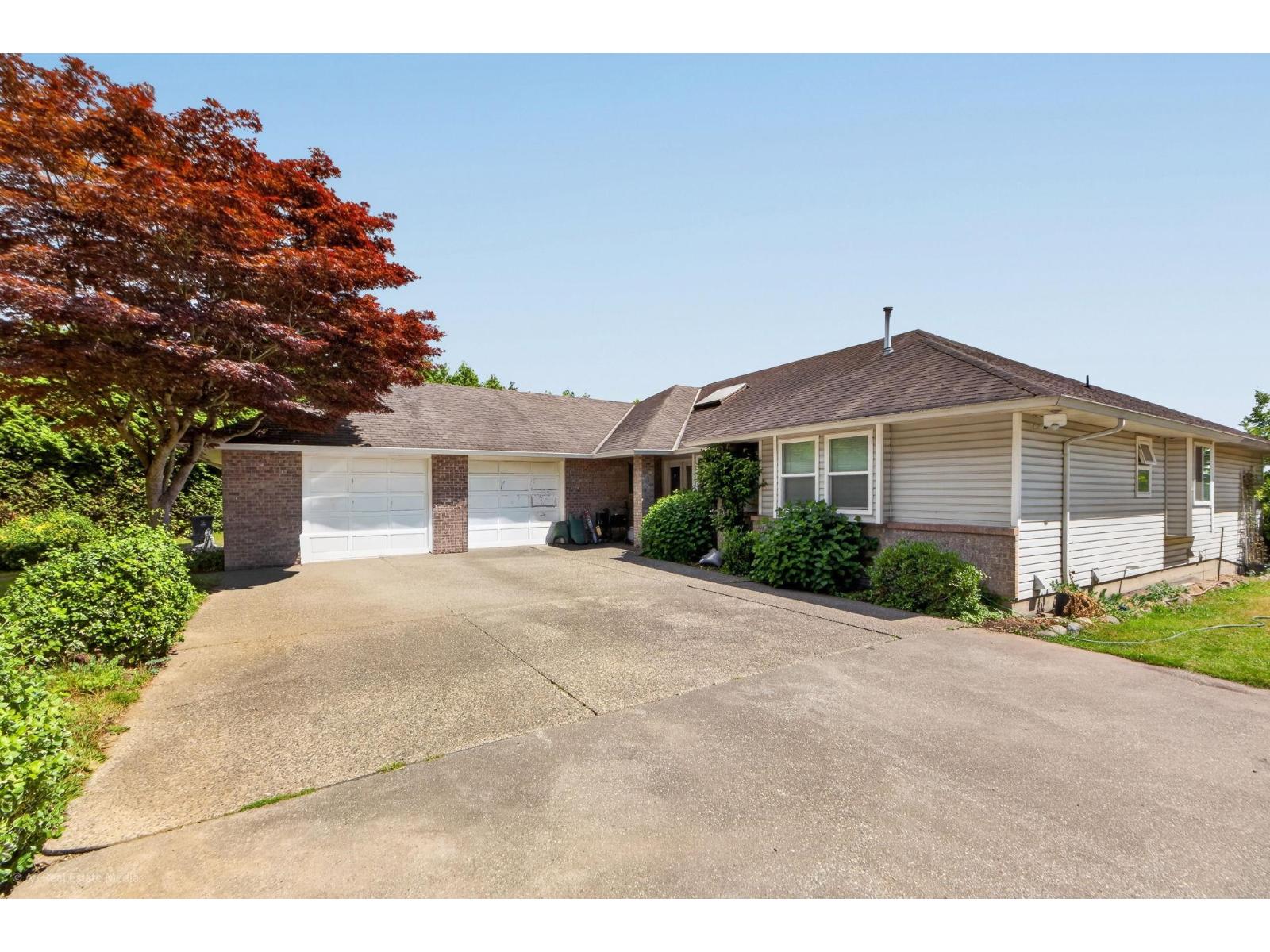 18998 20 Avenue Property Photo 16