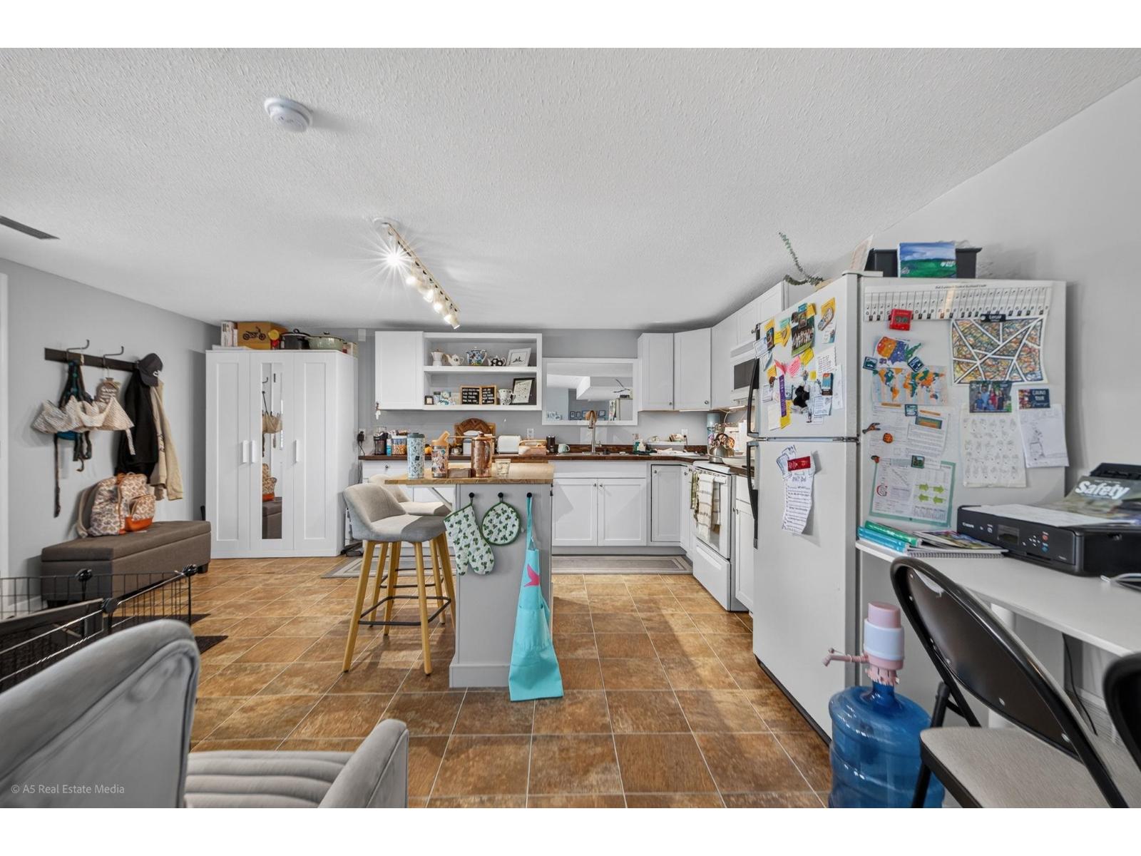 18998 20 Avenue Property Photo 25