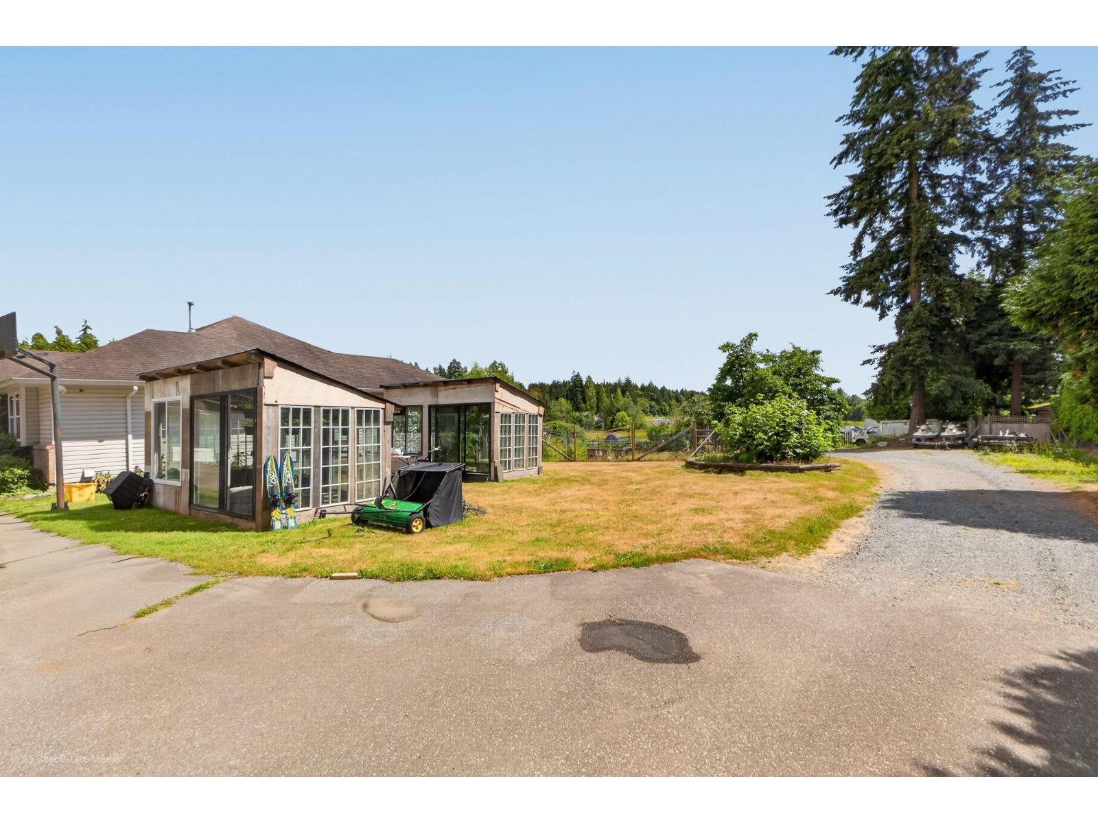 18998 20 Avenue Property Photo 28