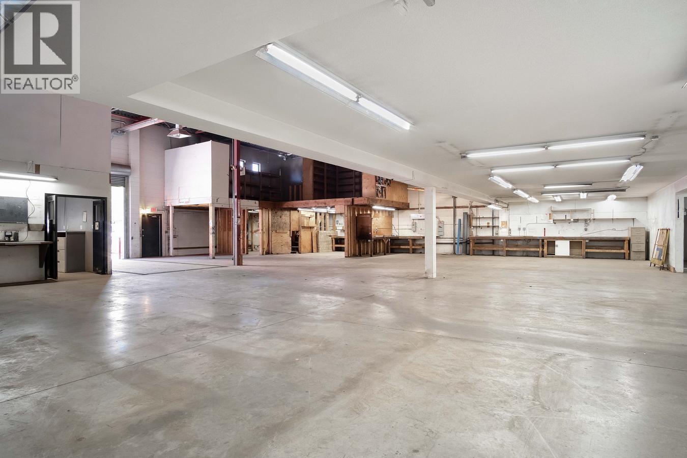 3586 Commercial Street Property Photo 3