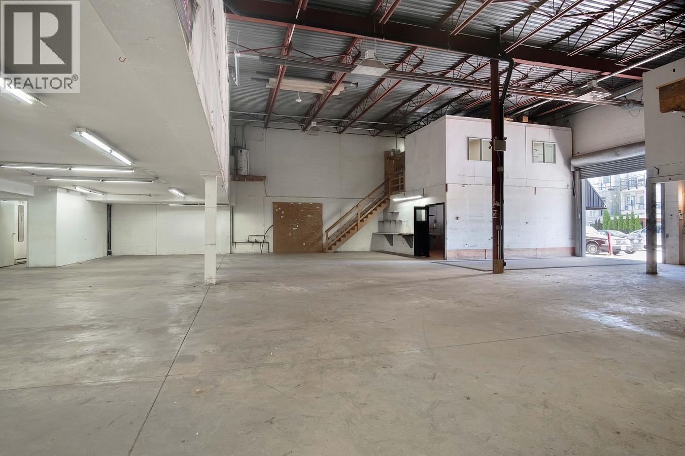 3586 Commercial Street Property Photo 4