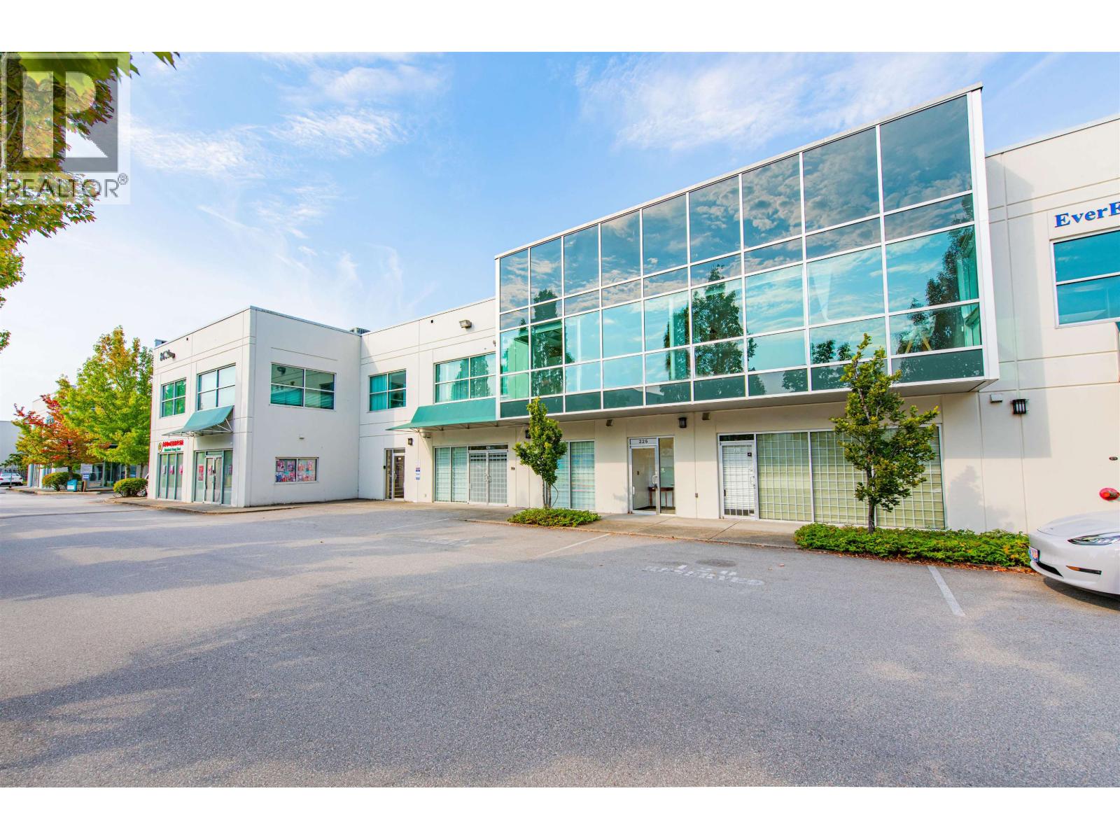150 8600 Cambie Road Property Photo 4