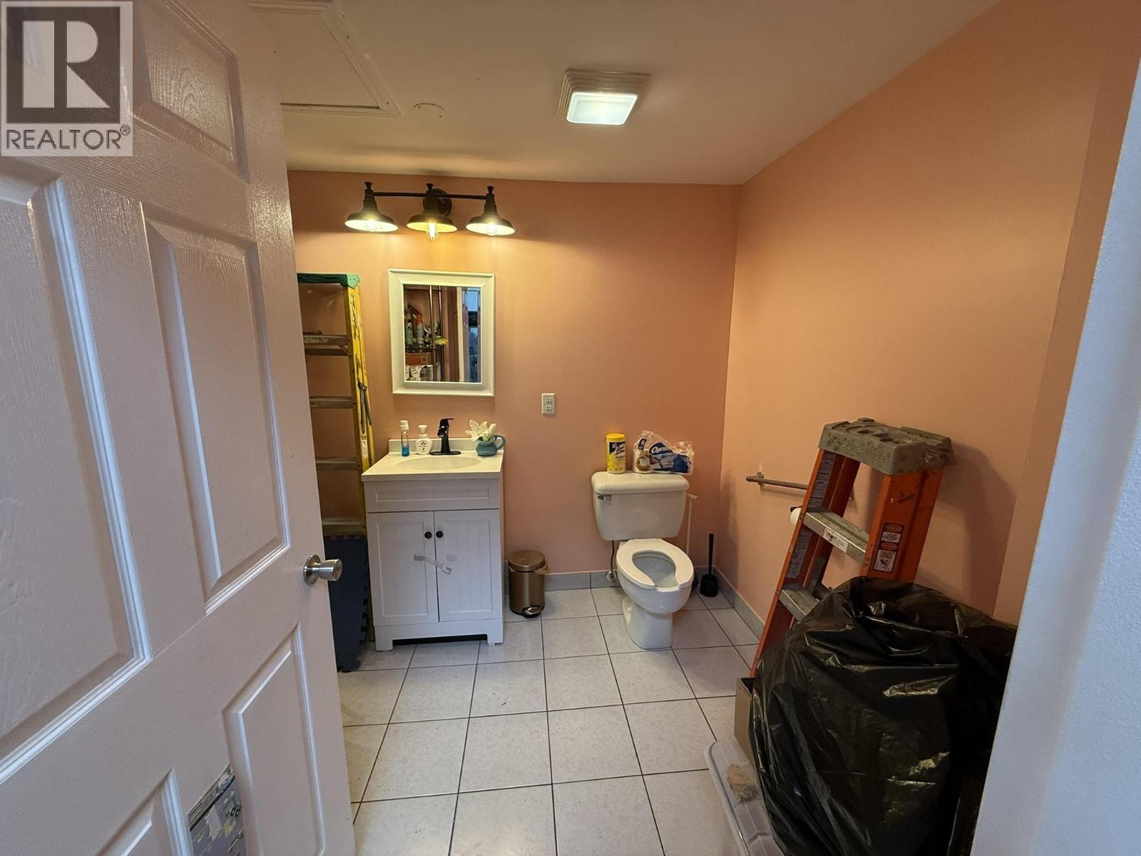 1020 Gilmore Avenue Property Photo 6