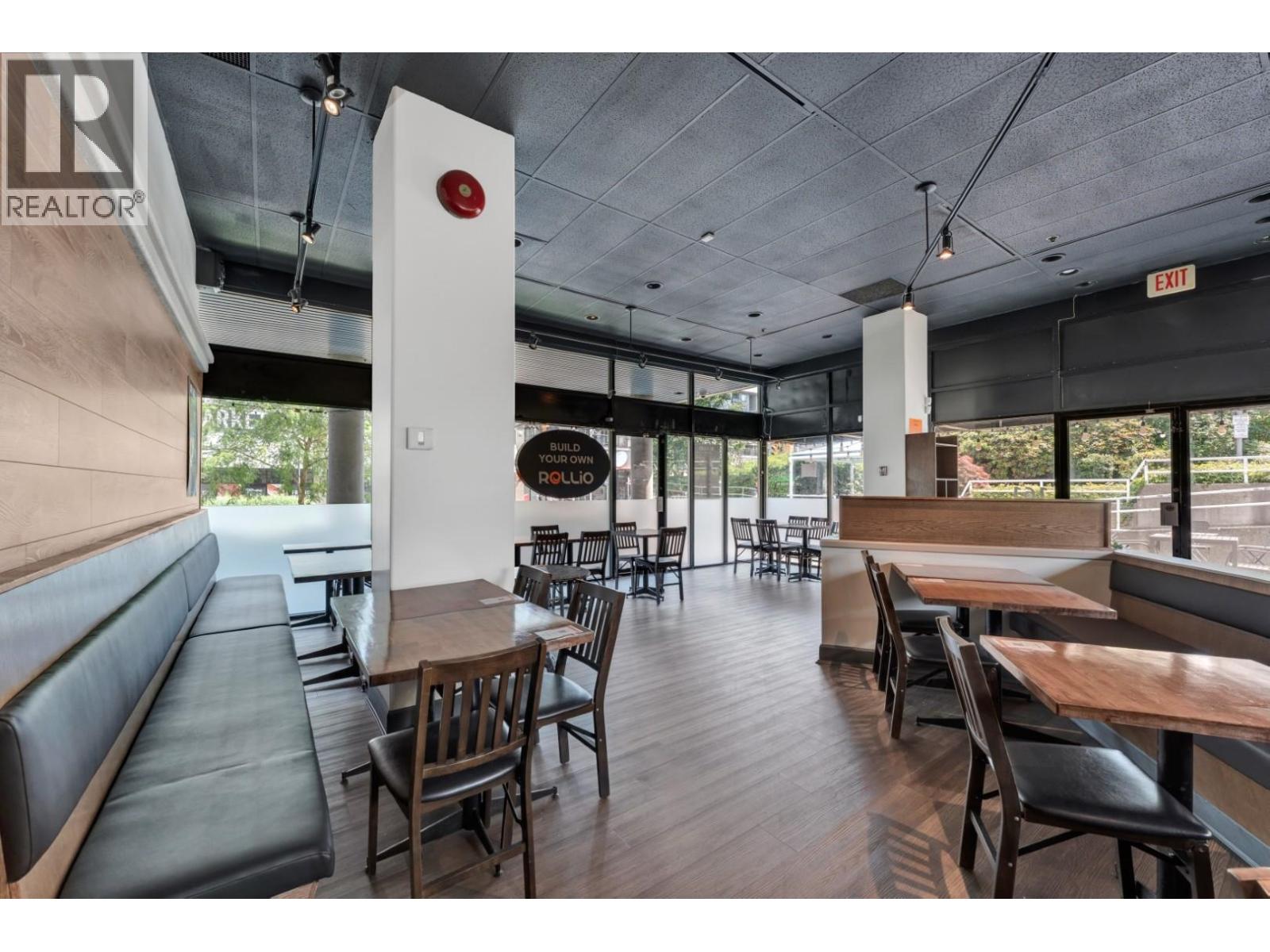 161 171 W Esplanade Property Photo 8