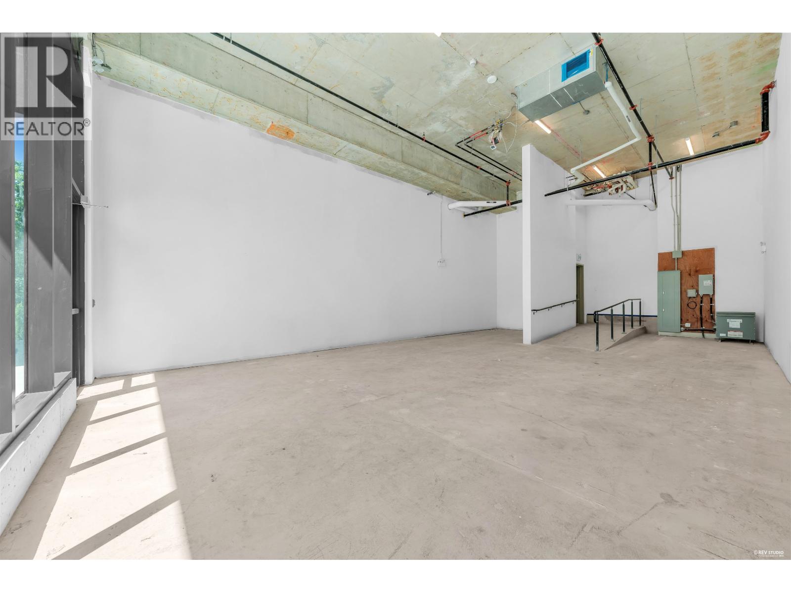 130 128 W 15th Street Property Photo 4