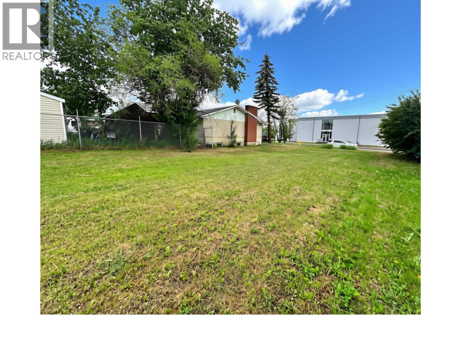 10220 99 Avenue Property Photo 3