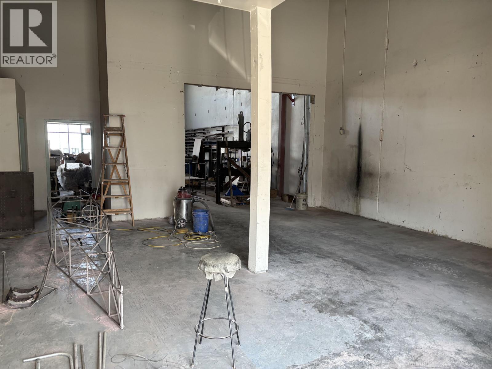 41 1833 Coast Meridian Road Property Photo 8