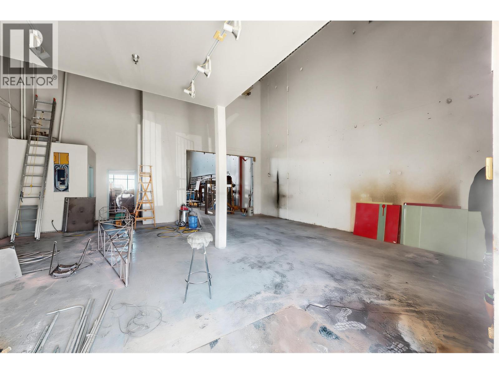41 1833 Coast Meridian Road Property Photo 12