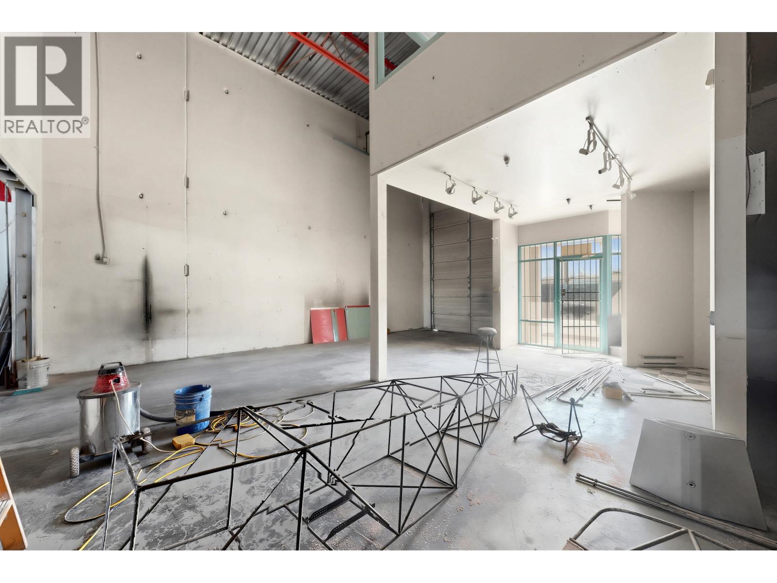 41 1833 Coast Meridian Road Property Photo 15