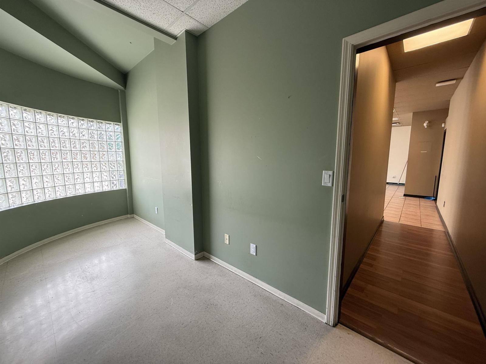 103 2359 Clearbrook Road Property Photo 5