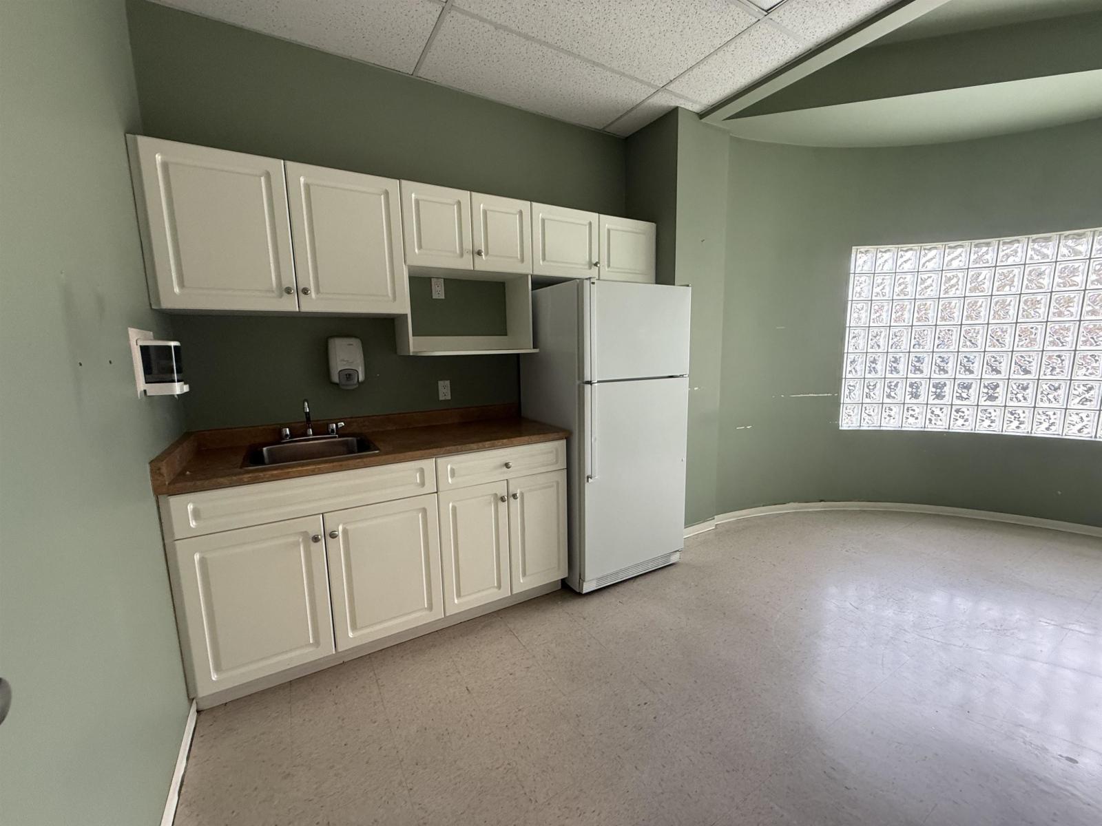 103 2359 Clearbrook Road Property Photo 6