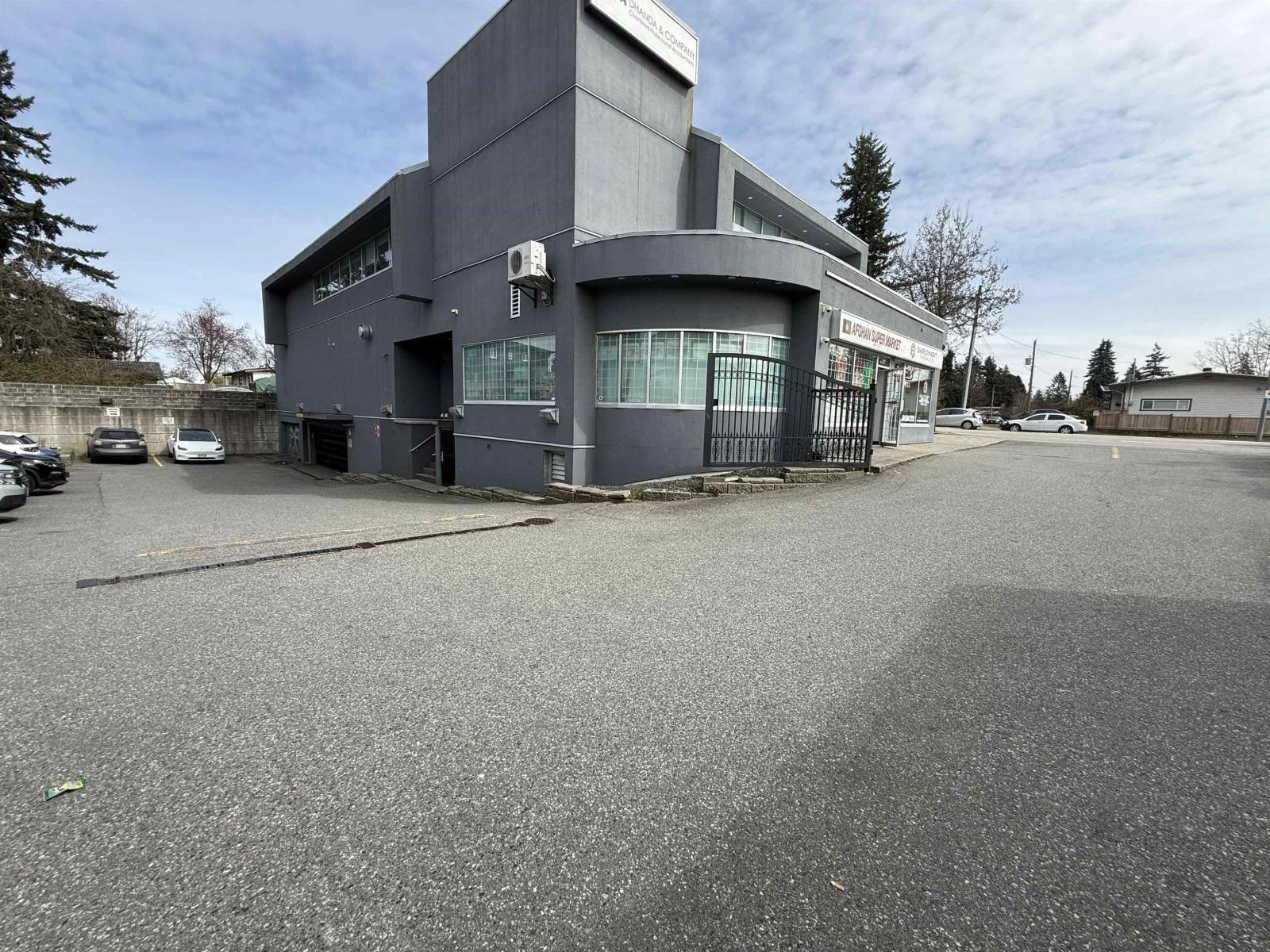 103 2359 Clearbrook Road Property Photo 8