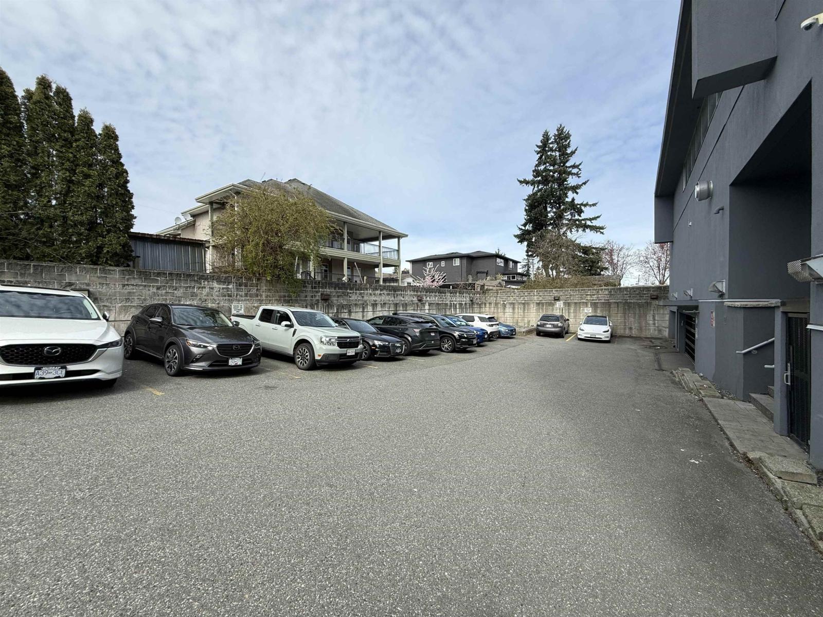 103 2359 Clearbrook Road Property Photo 9