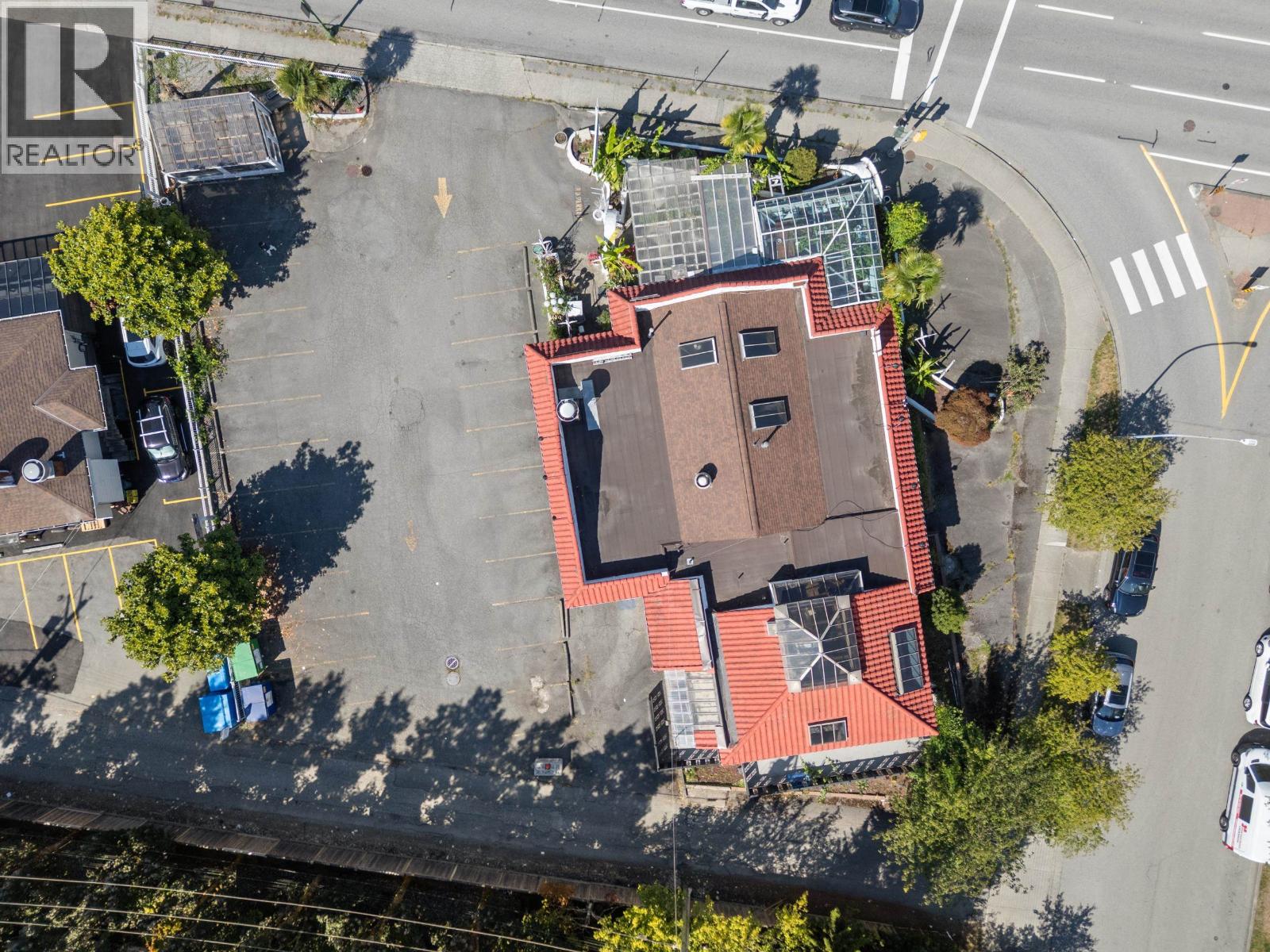 6558 Kingsway Property Photo 4