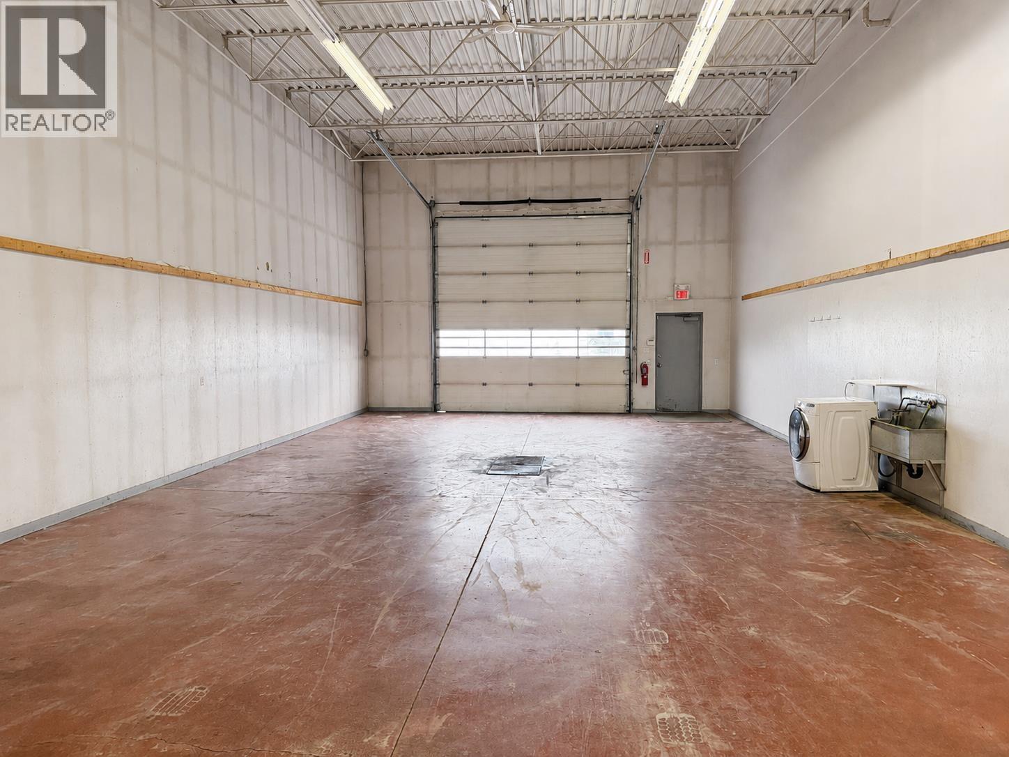 9405 109 Street Property Photo 9