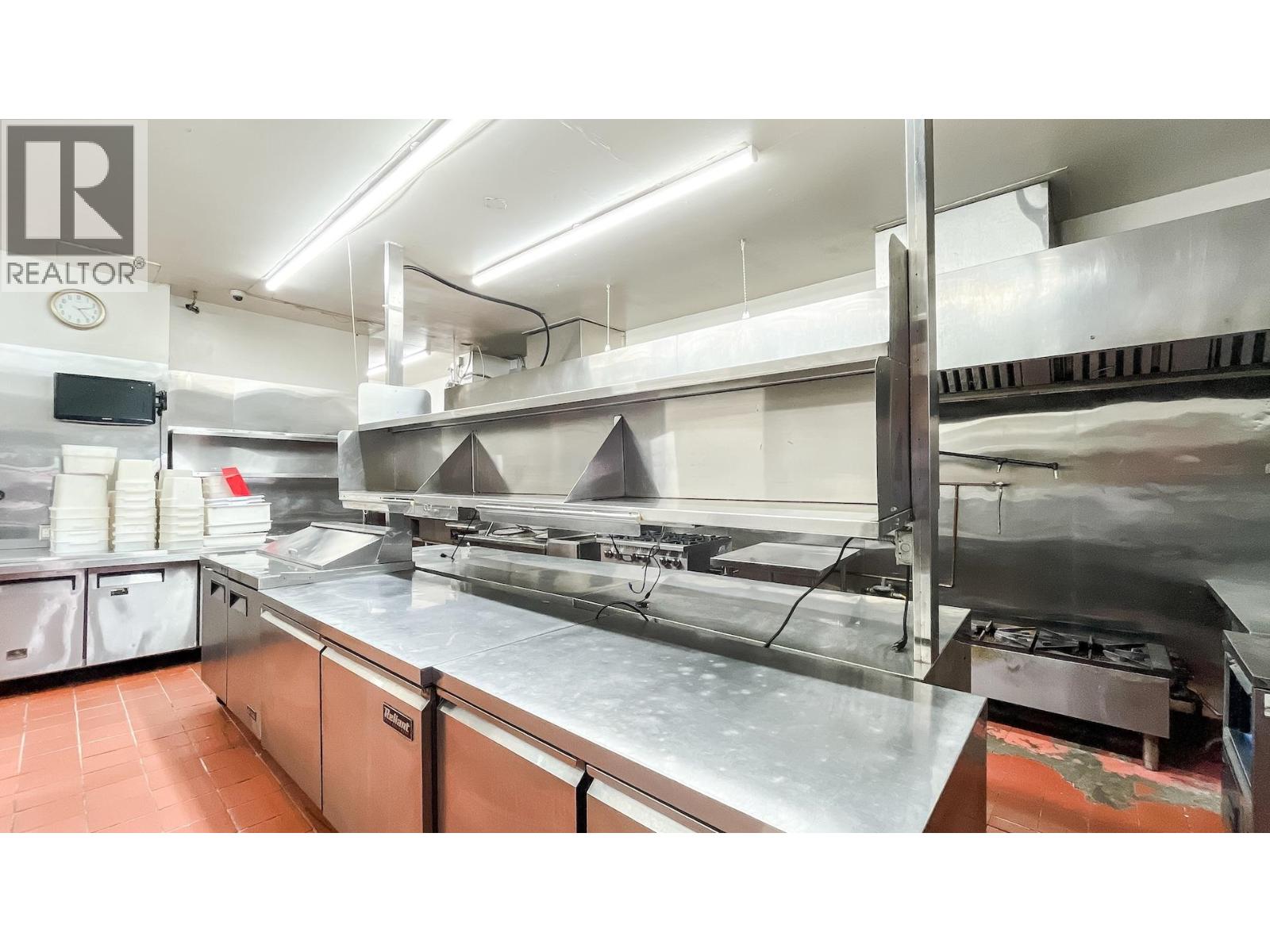 1542 Robson Street Property Photo 4