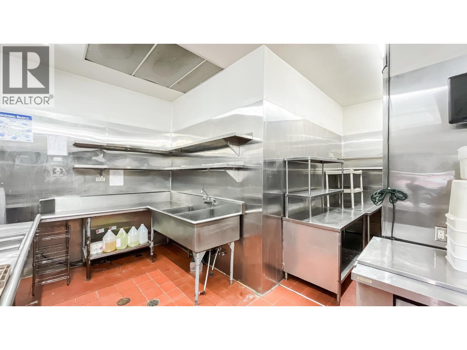 1542 Robson Street Property Photo 6