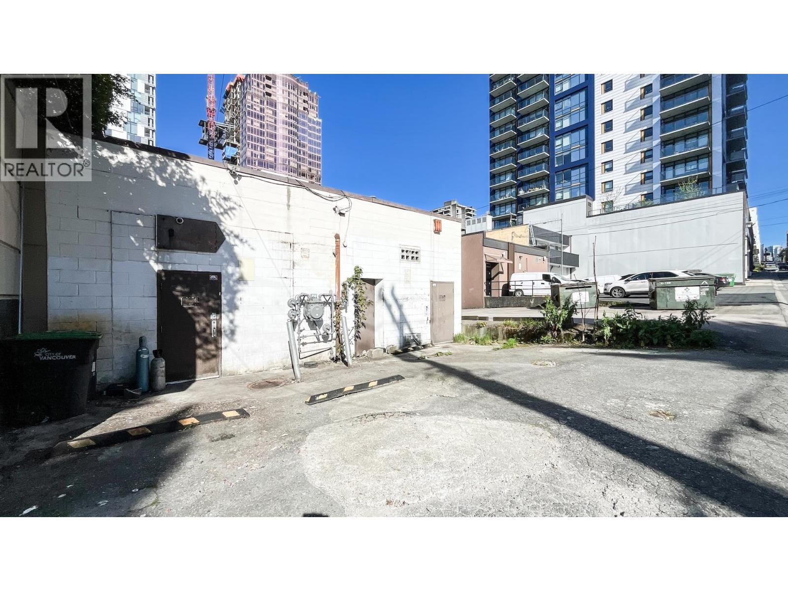 1542 Robson Street Property Photo 8