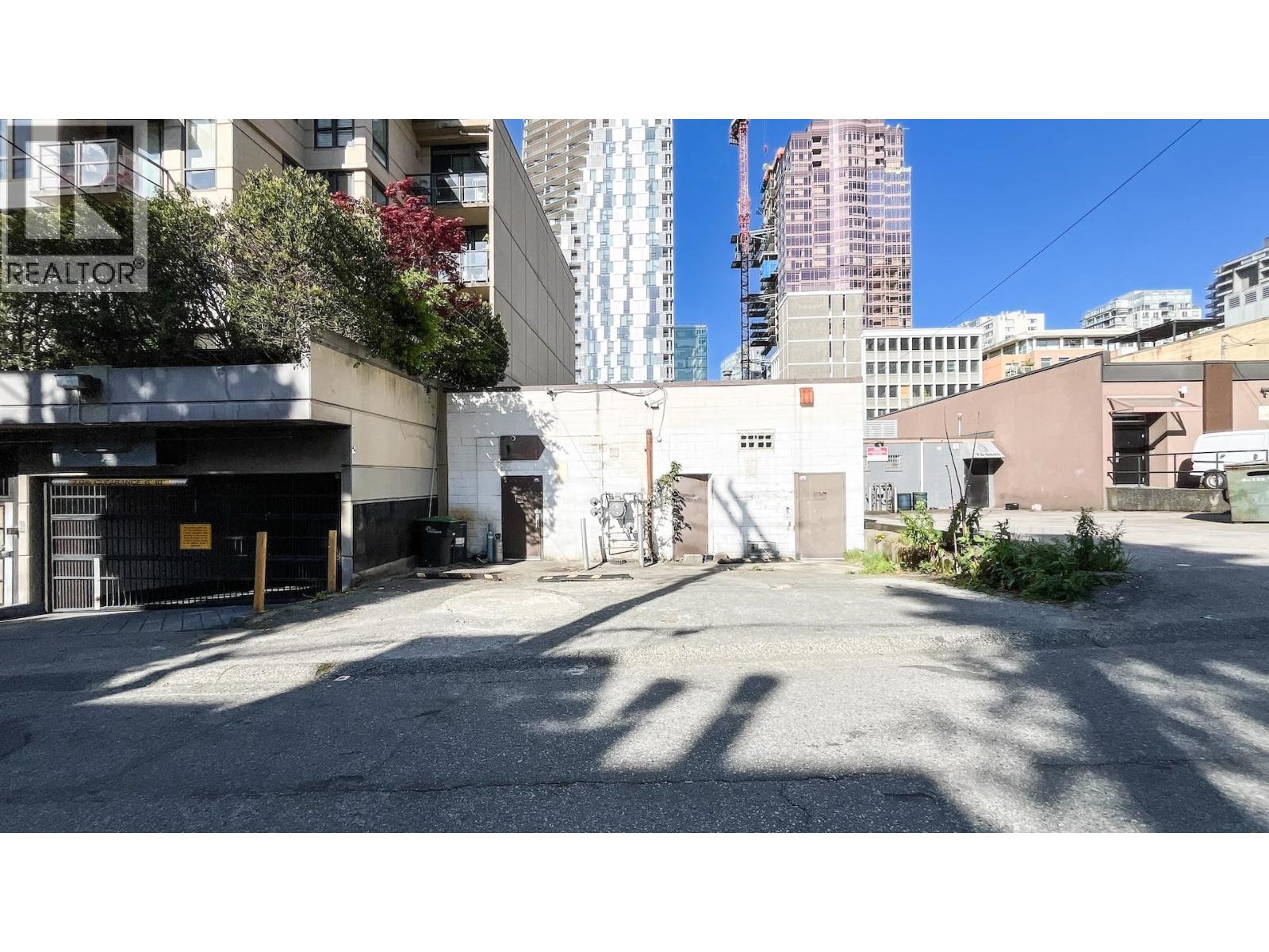 1542 Robson Street Property Photo 9